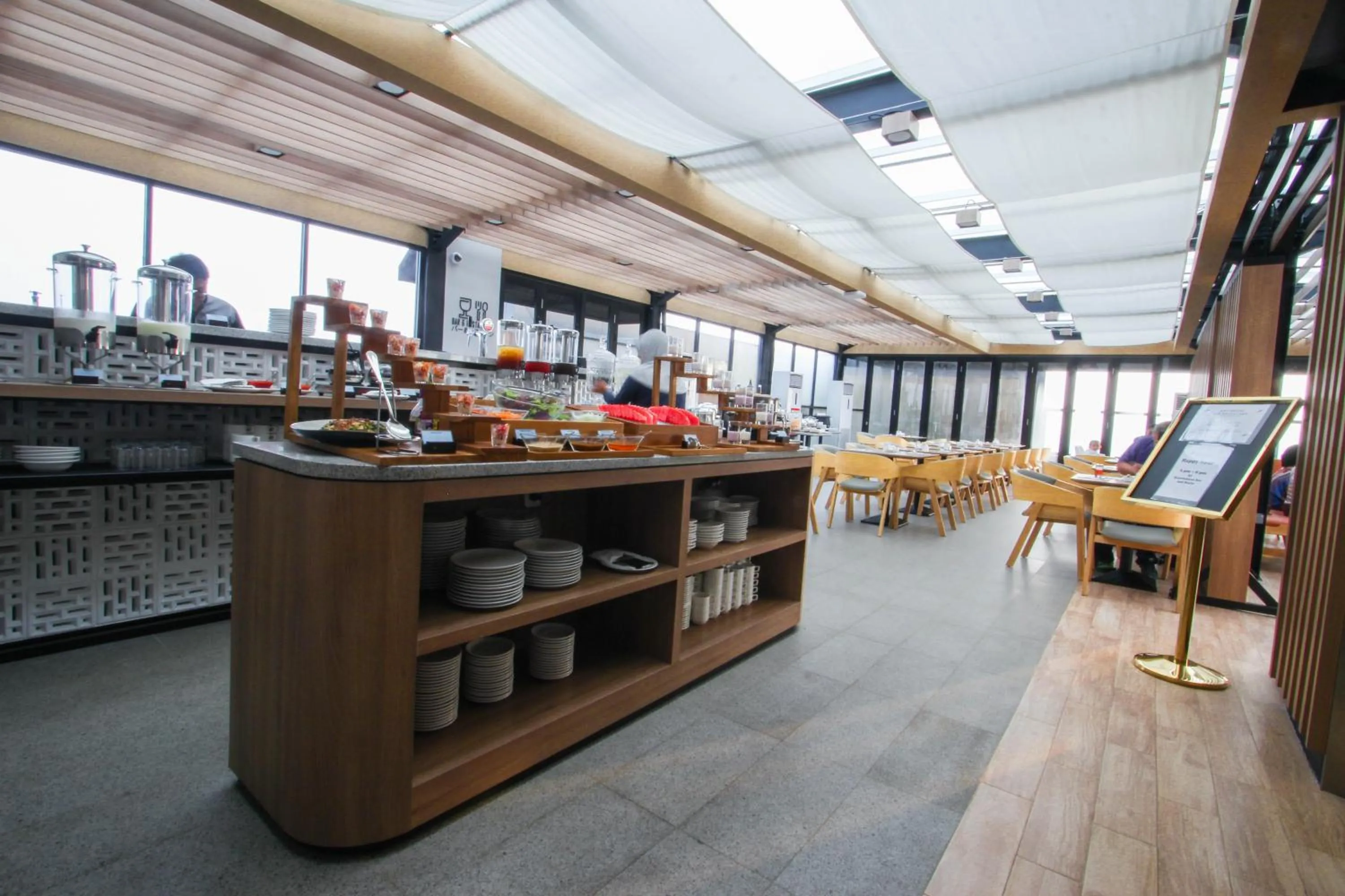 Restaurant/places to eat in Kuretakeso Kemang Hotel