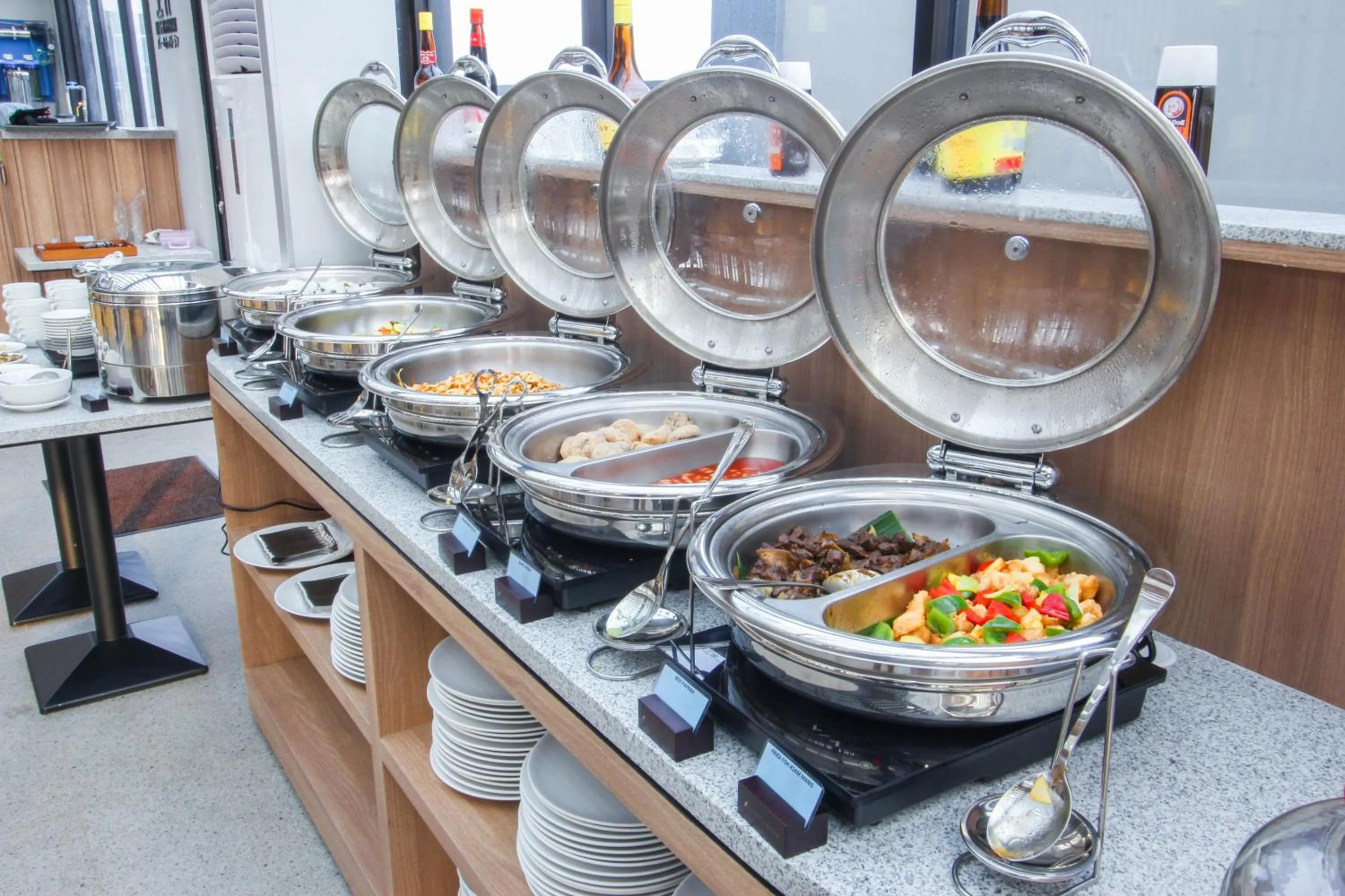 Restaurant/places to eat in Kuretakeso Kemang Hotel