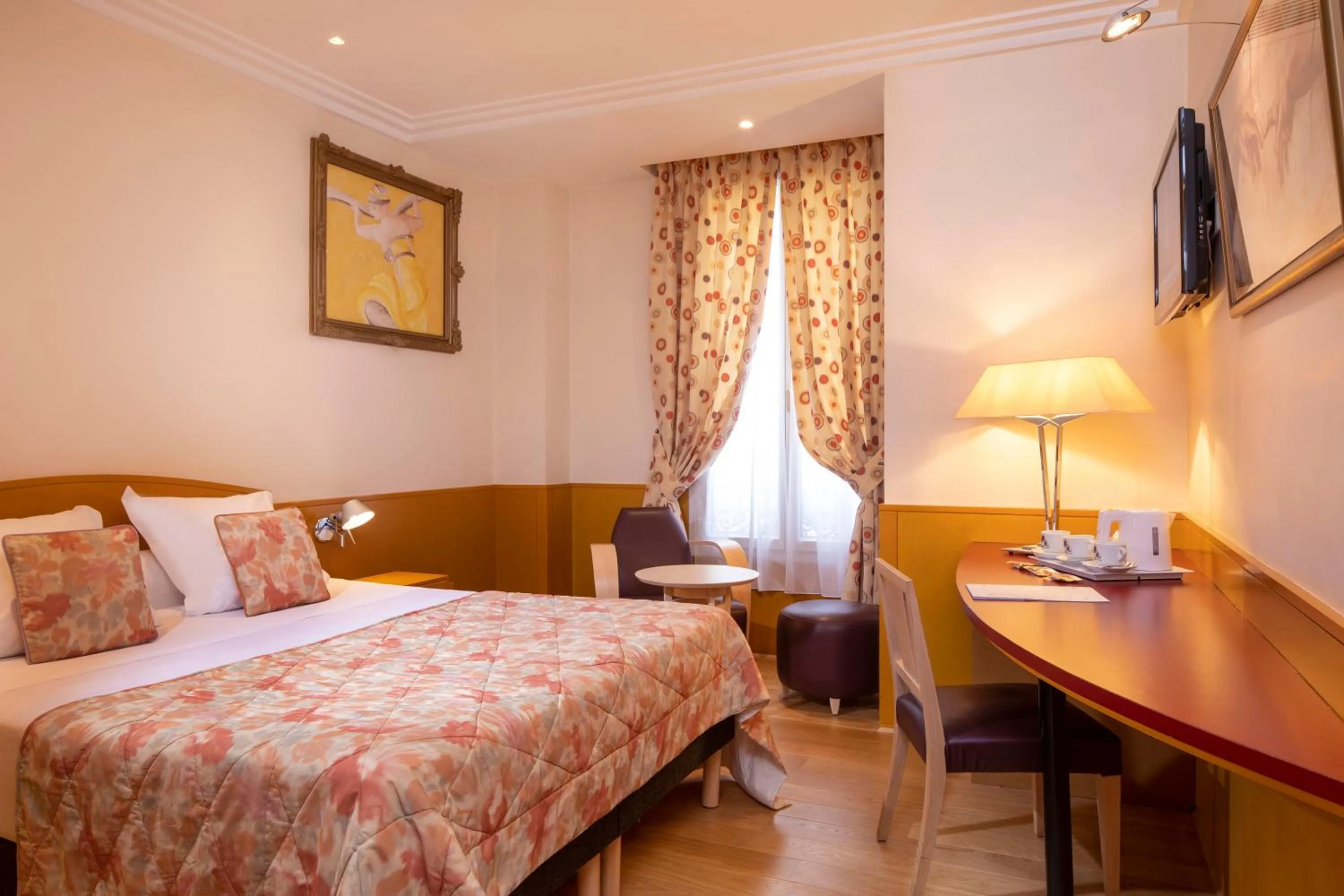 TV and multimedia, Bed in Hôtel du Levant