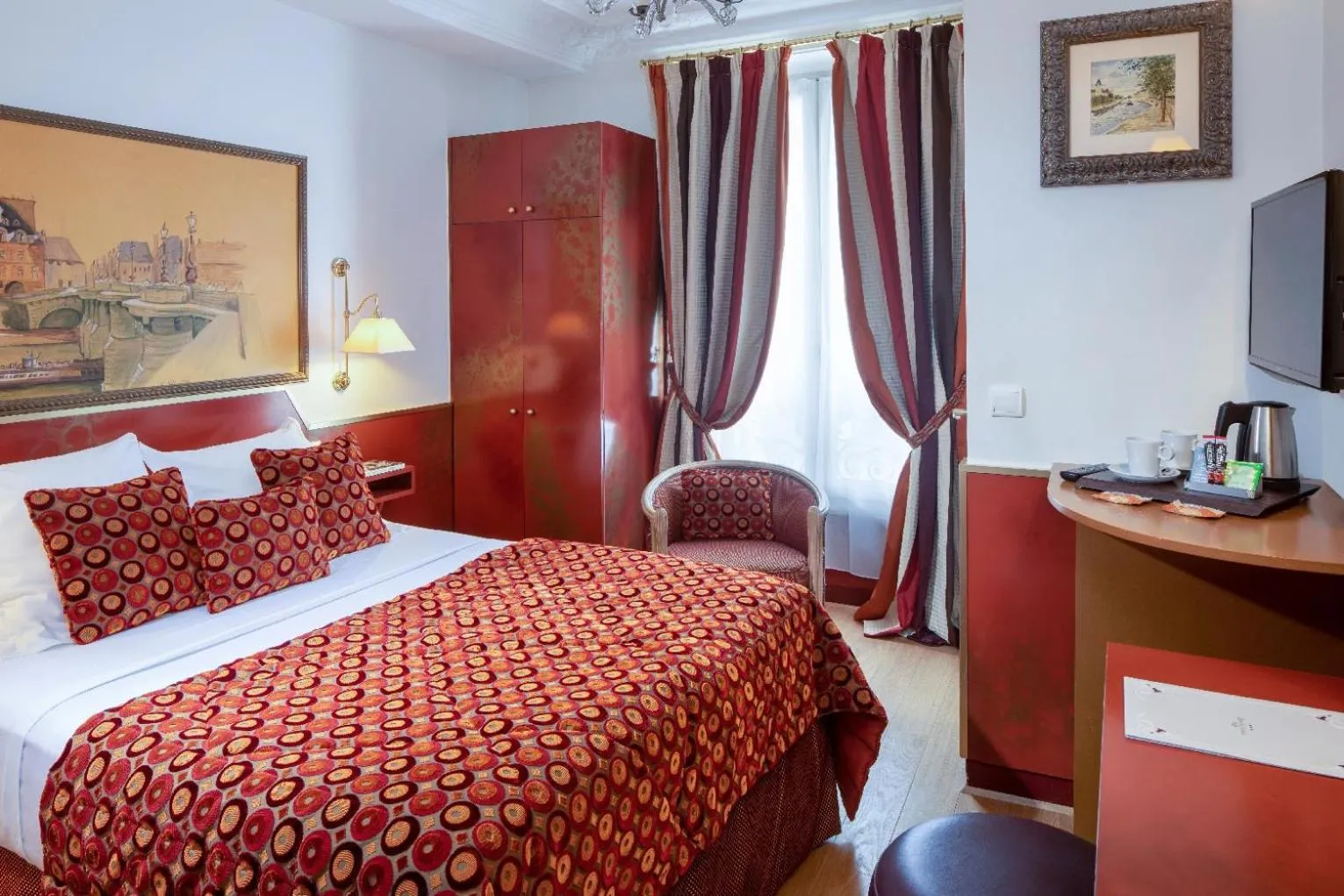 Bed in Hôtel du Levant