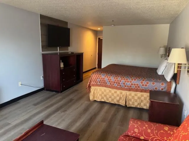 Bed in Budgetel Inns & Suites