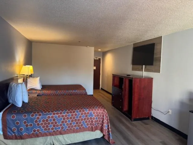 Bed in Budgetel Inns & Suites