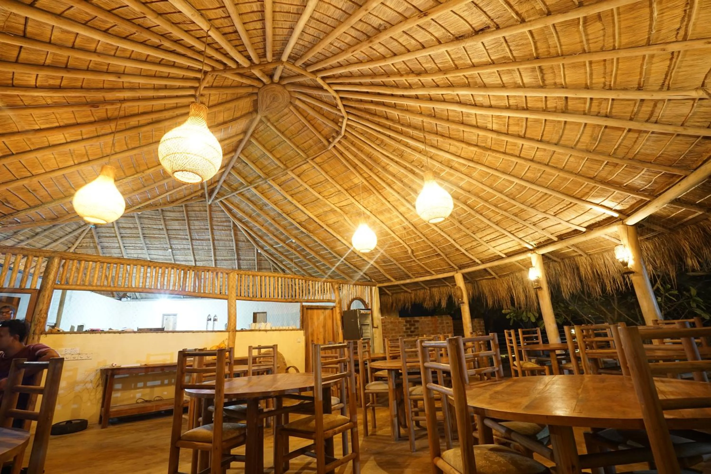 Restaurant/places to eat in Royal Beach