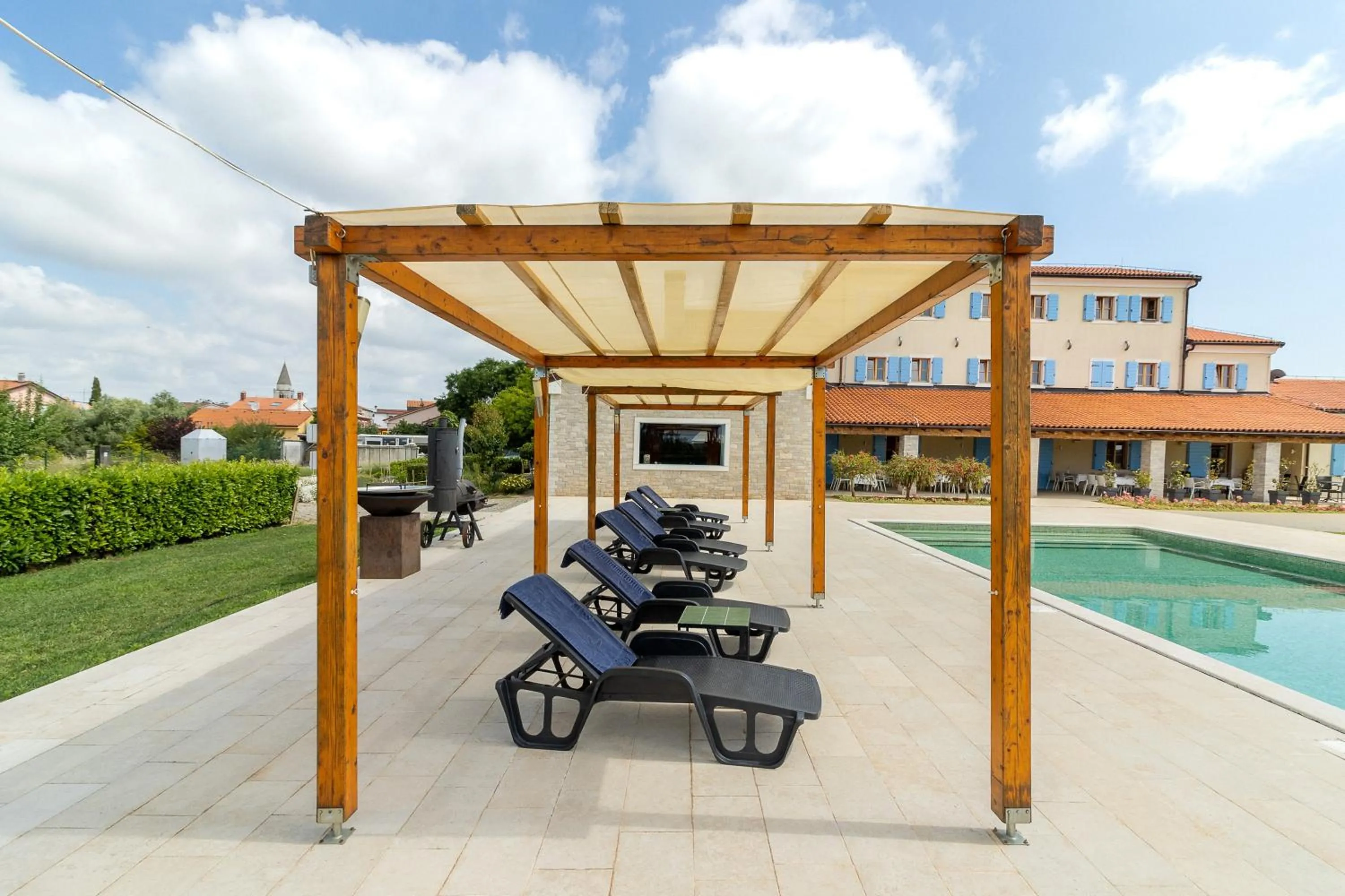 VELANERA Hotel & Restaurant