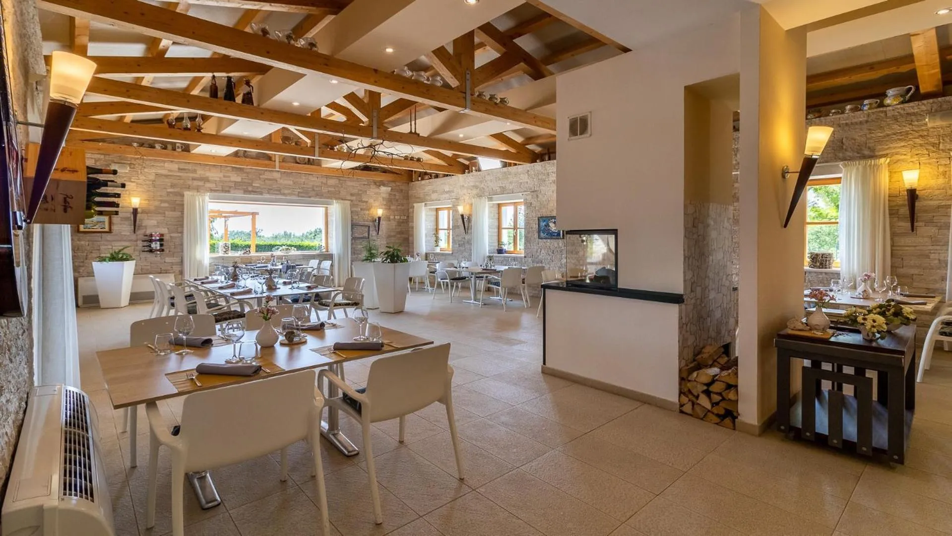 VELANERA Hotel & Restaurant