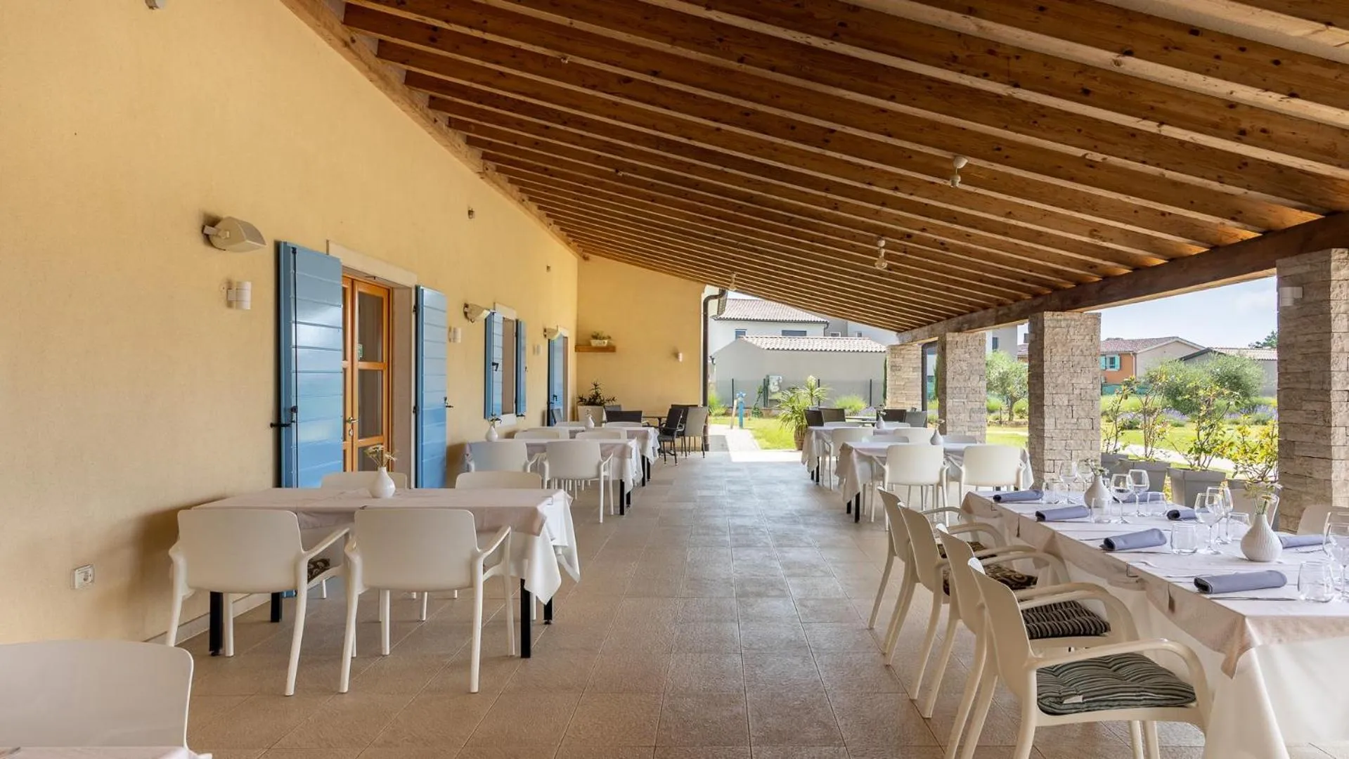 Restaurant/places to eat in VELANERA Hotel & Restaurant