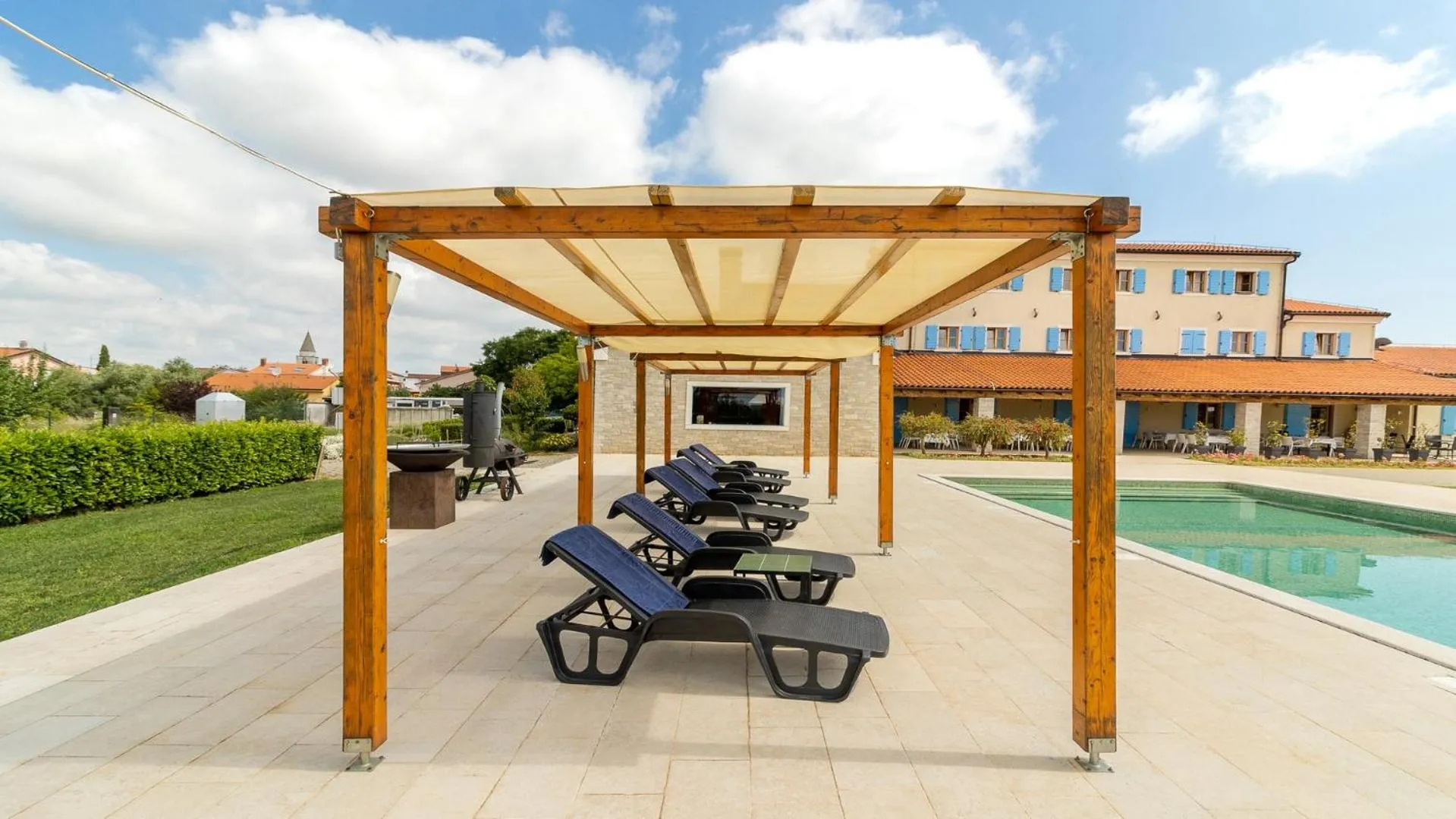 VELANERA Hotel & Restaurant