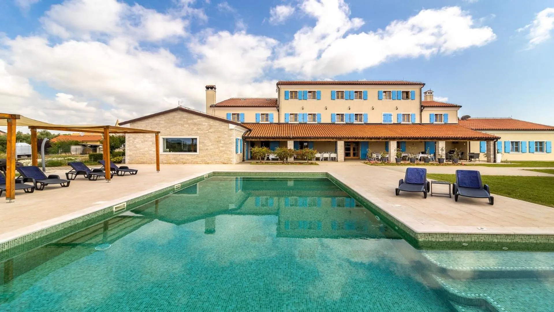 VELANERA Hotel & Restaurant