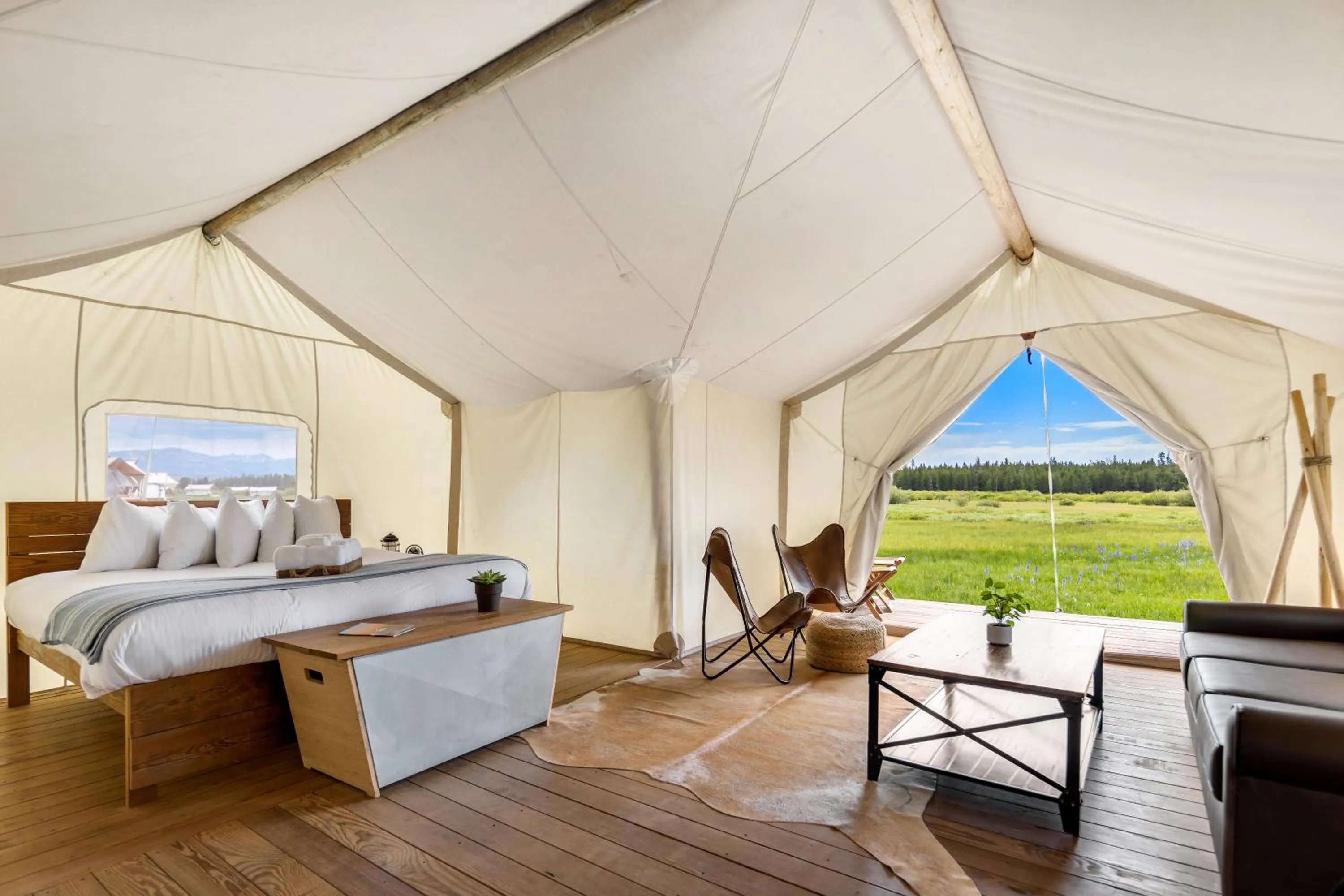 View (from property/room), Bed in Under Canvas West Yellowstone
