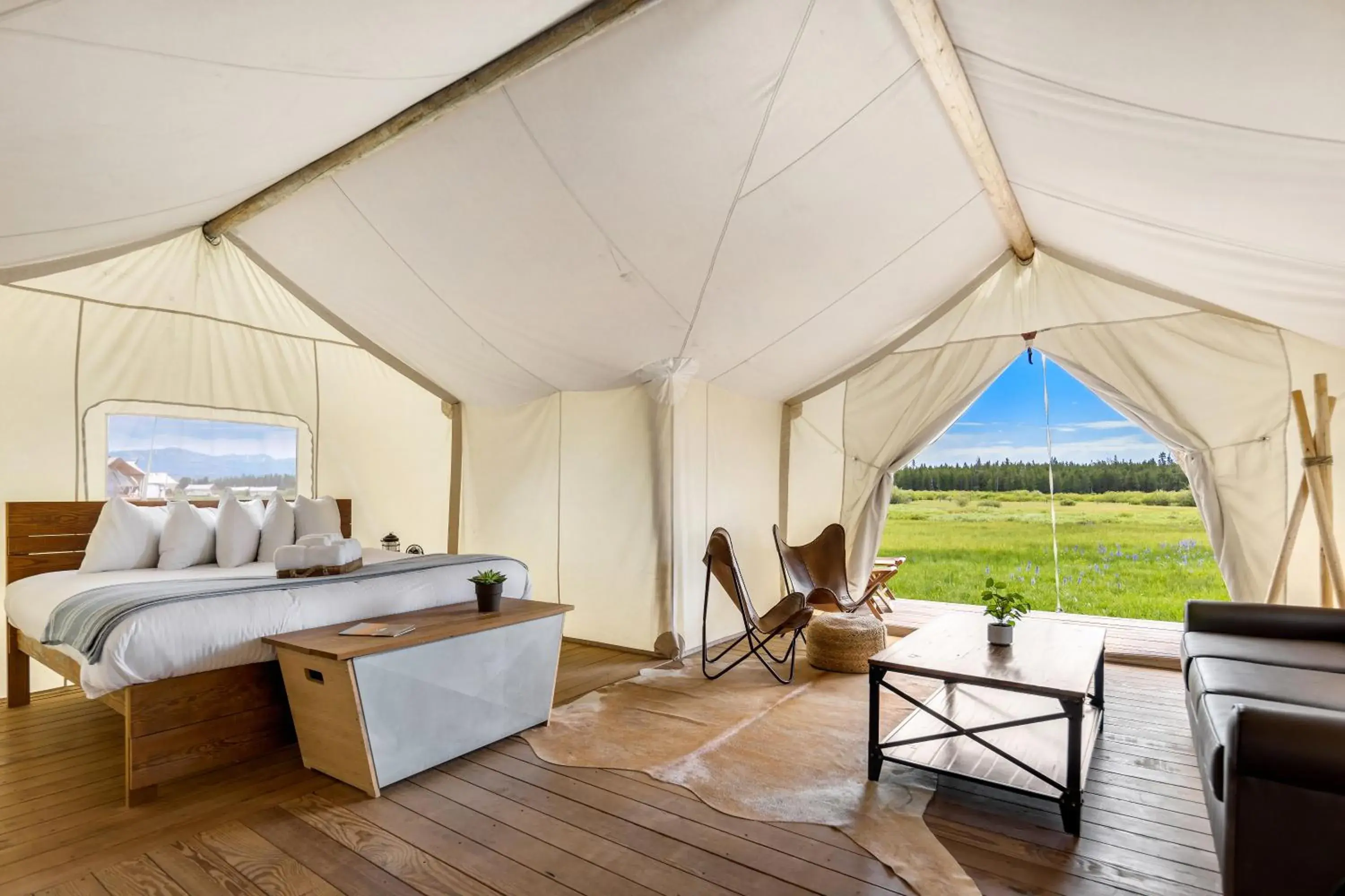 Suite Tent in Under Canvas West Yellowstone Suite Tent in Under Canvas West Yellowstone