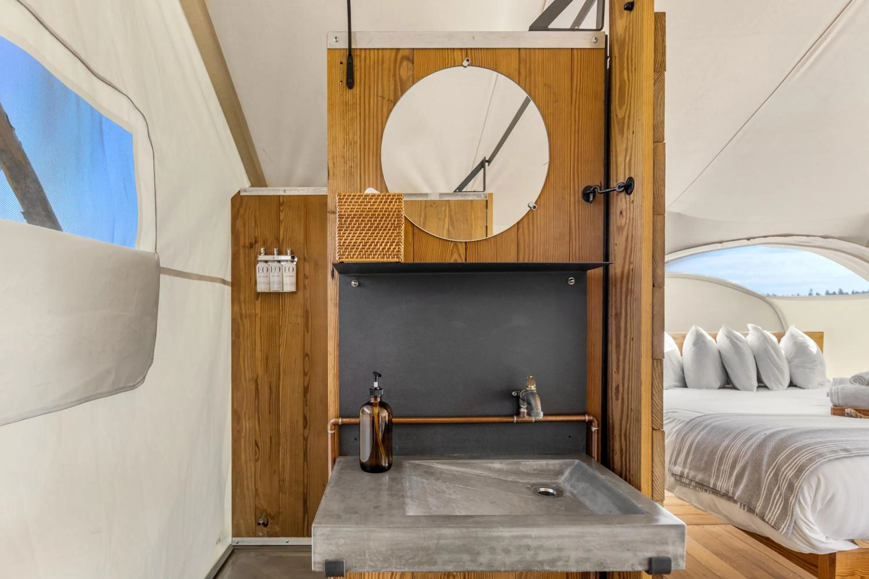 Bathroom, Bed in Under Canvas West Yellowstone