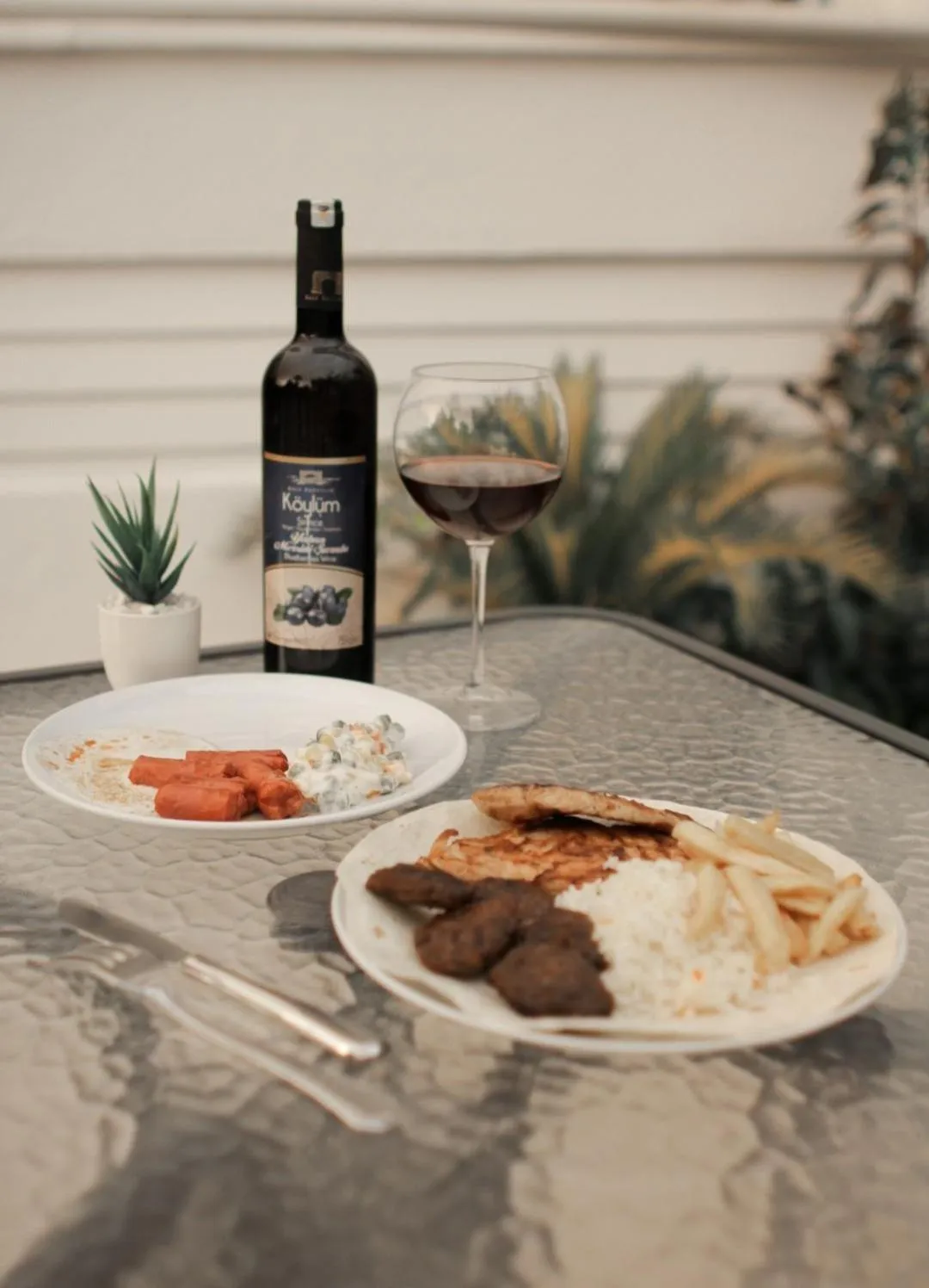 Food and drinks in Navy Hotel