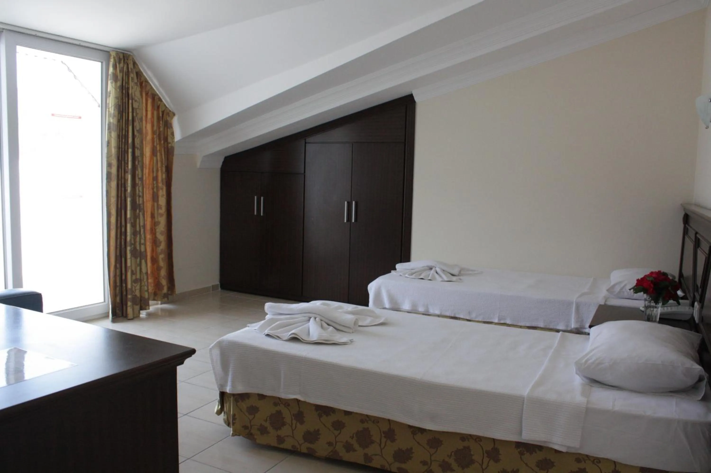 Photo of the whole room, Bed in Navy Hotel