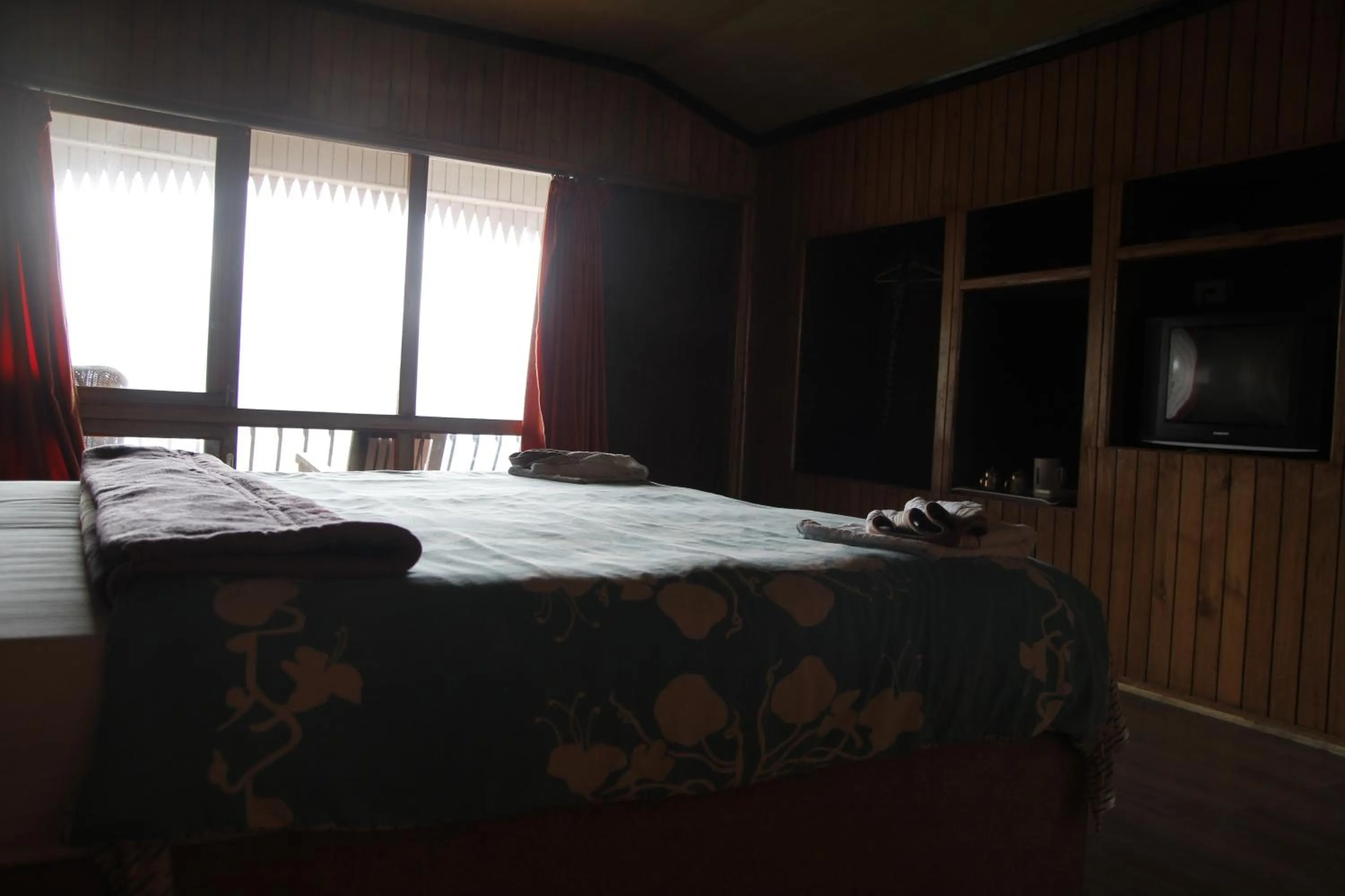 Photo of the whole room, Bed in Mandarin Resort - Kaluk