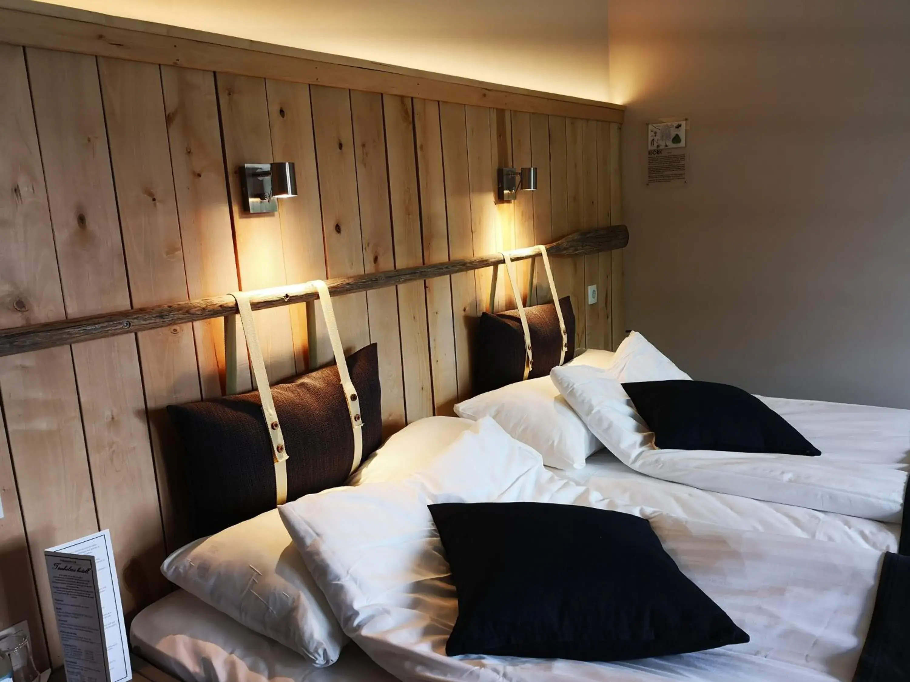 Suite with Lake View in Tiraholms hotell Suite with Lake View in Tiraholms hotell