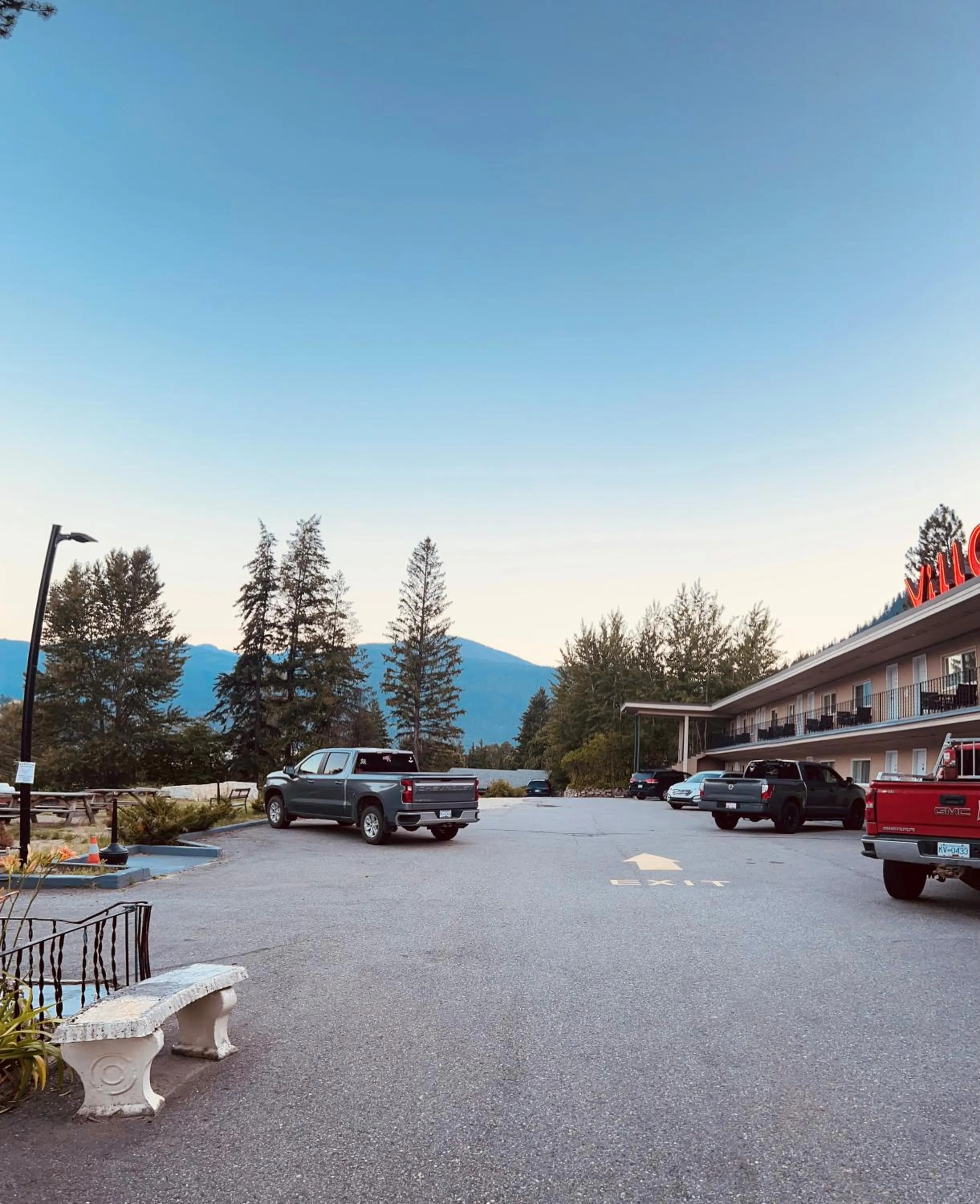 Parking in Villa Motel