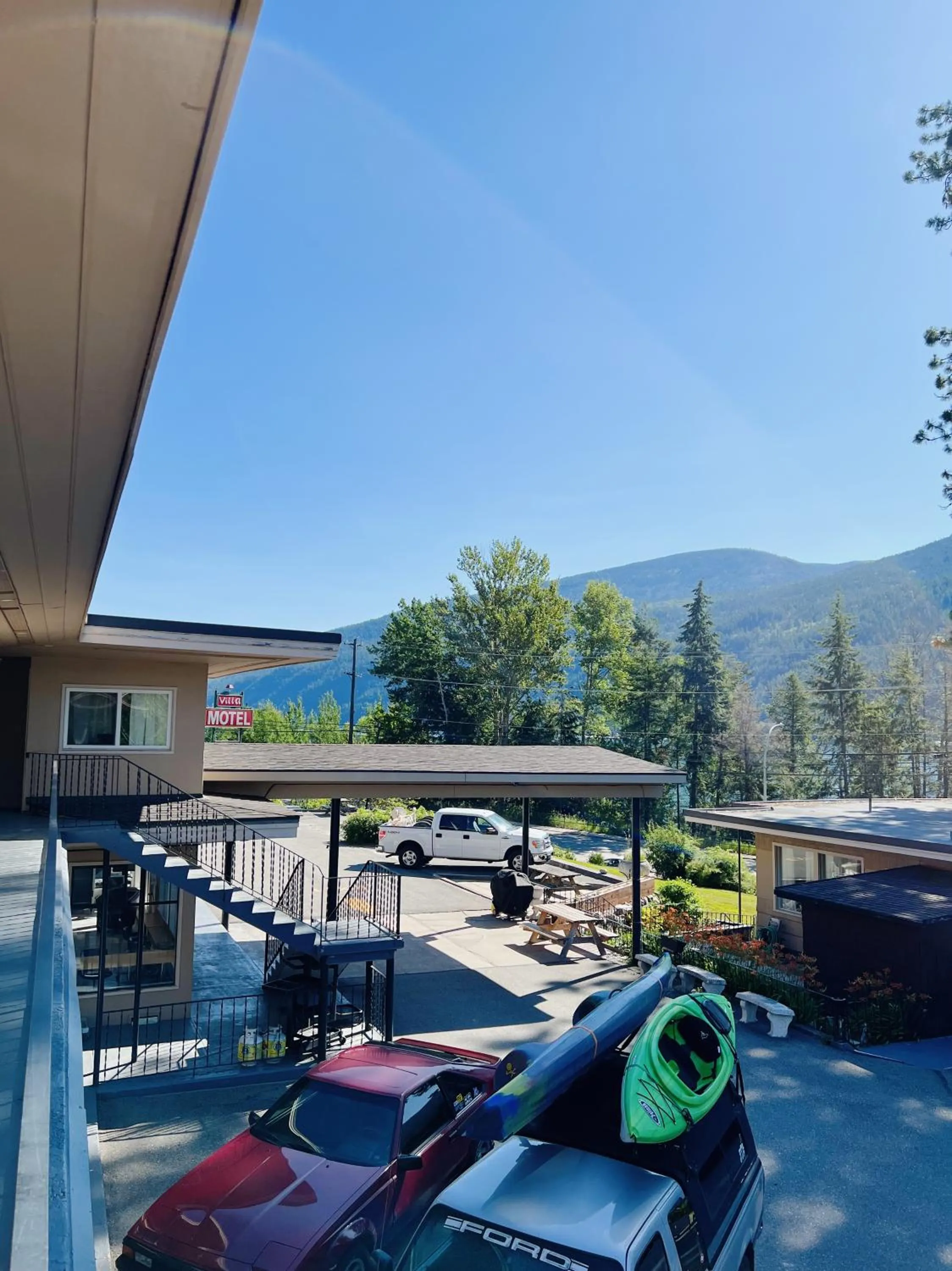 Parking in Villa Motel