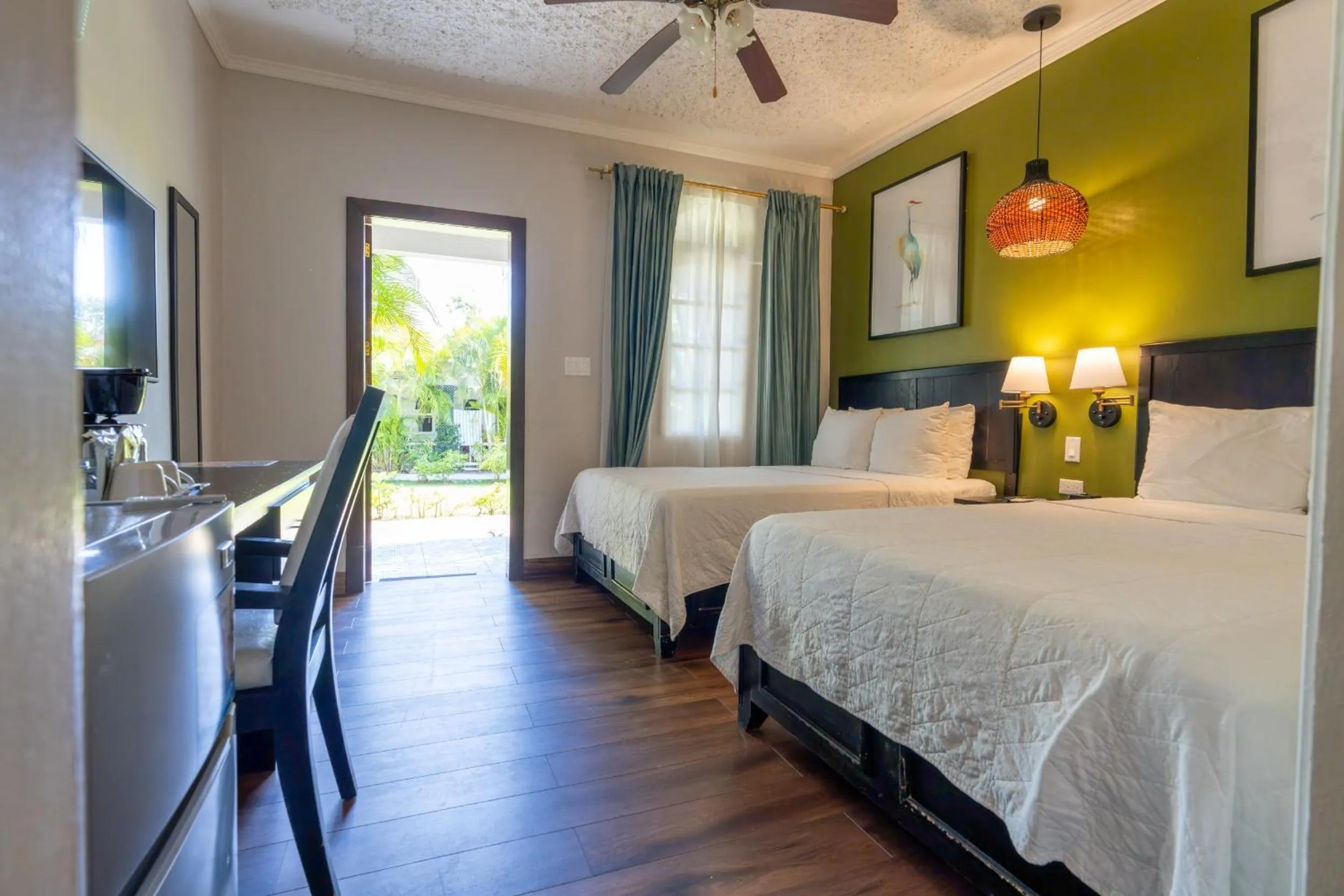 Bedroom, Bed in Travellers Beach Resort