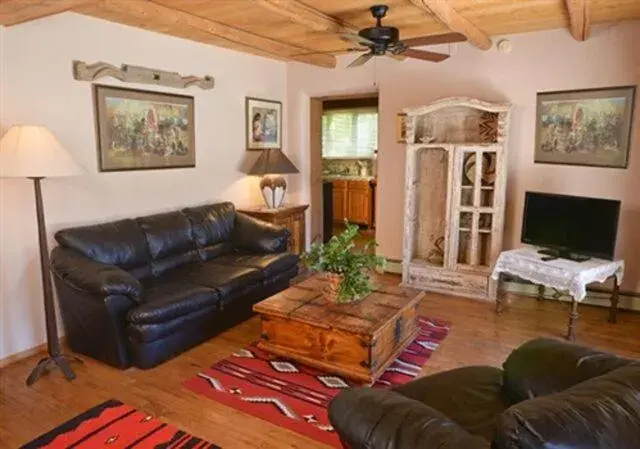 Deluxe King Room in Casa Benavides Inn Deluxe King Room in Casa Benavides Inn