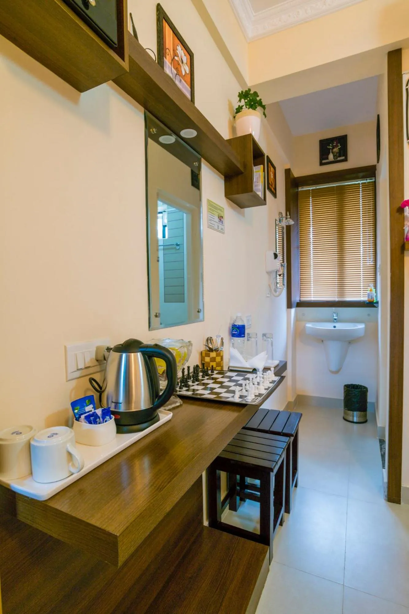 Restaurant/places to eat in Blue Bell Cochin Airport Hotel