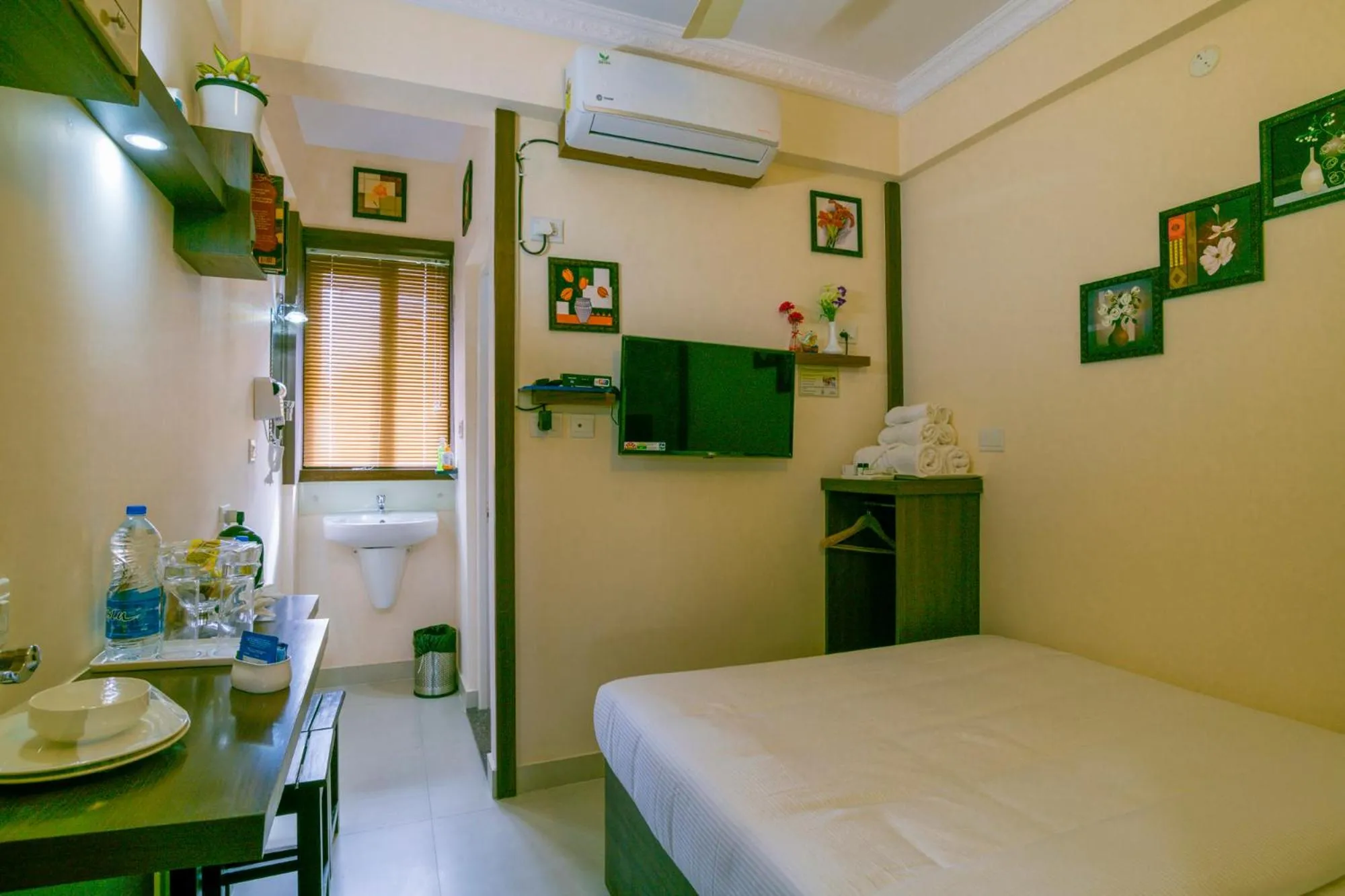 Bedroom, Bed in Blue Bell Cochin Airport Hotel