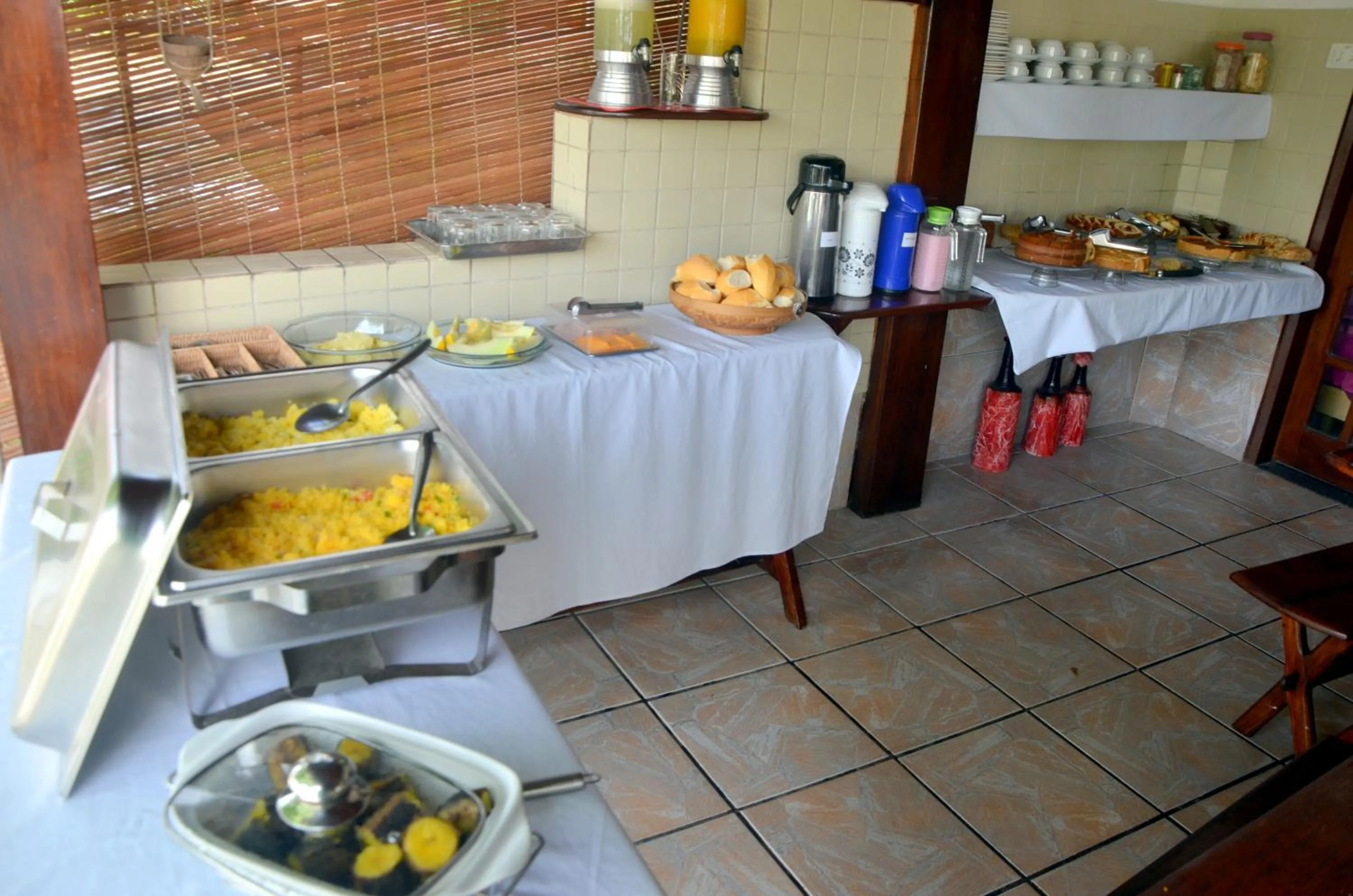 Buffet breakfast in Pousada Xerife