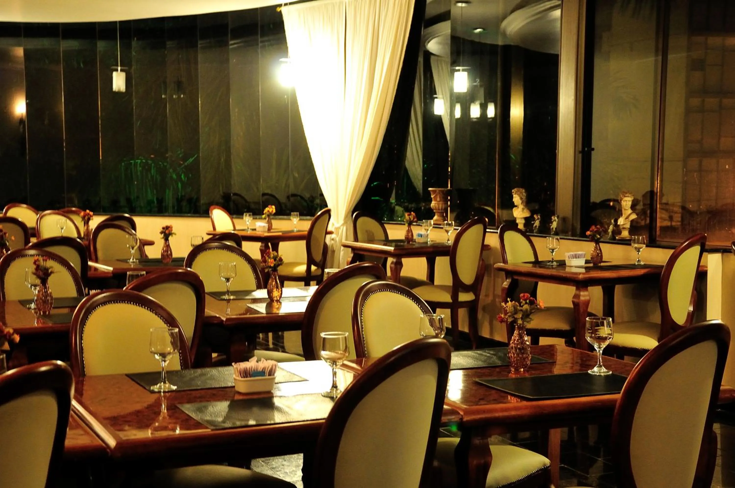 Restaurant/places to eat in Jandaia Hotel Campo Grande