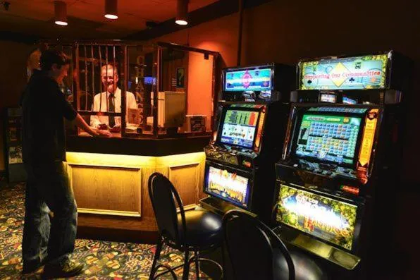 Nightclub / DJ in Assiniboine Gordon Inn on the Park