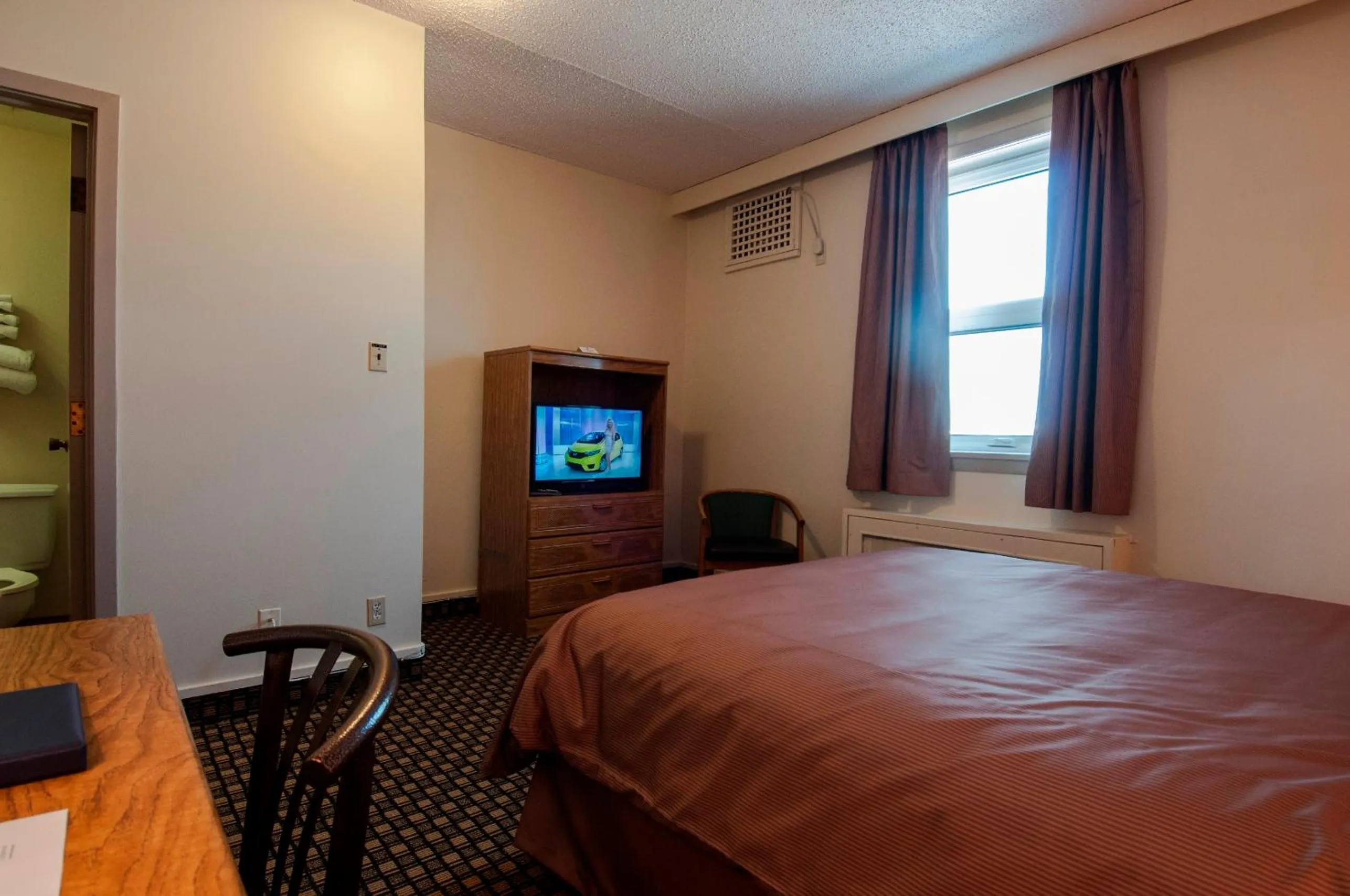 Bed in Assiniboine Gordon Inn on the Park