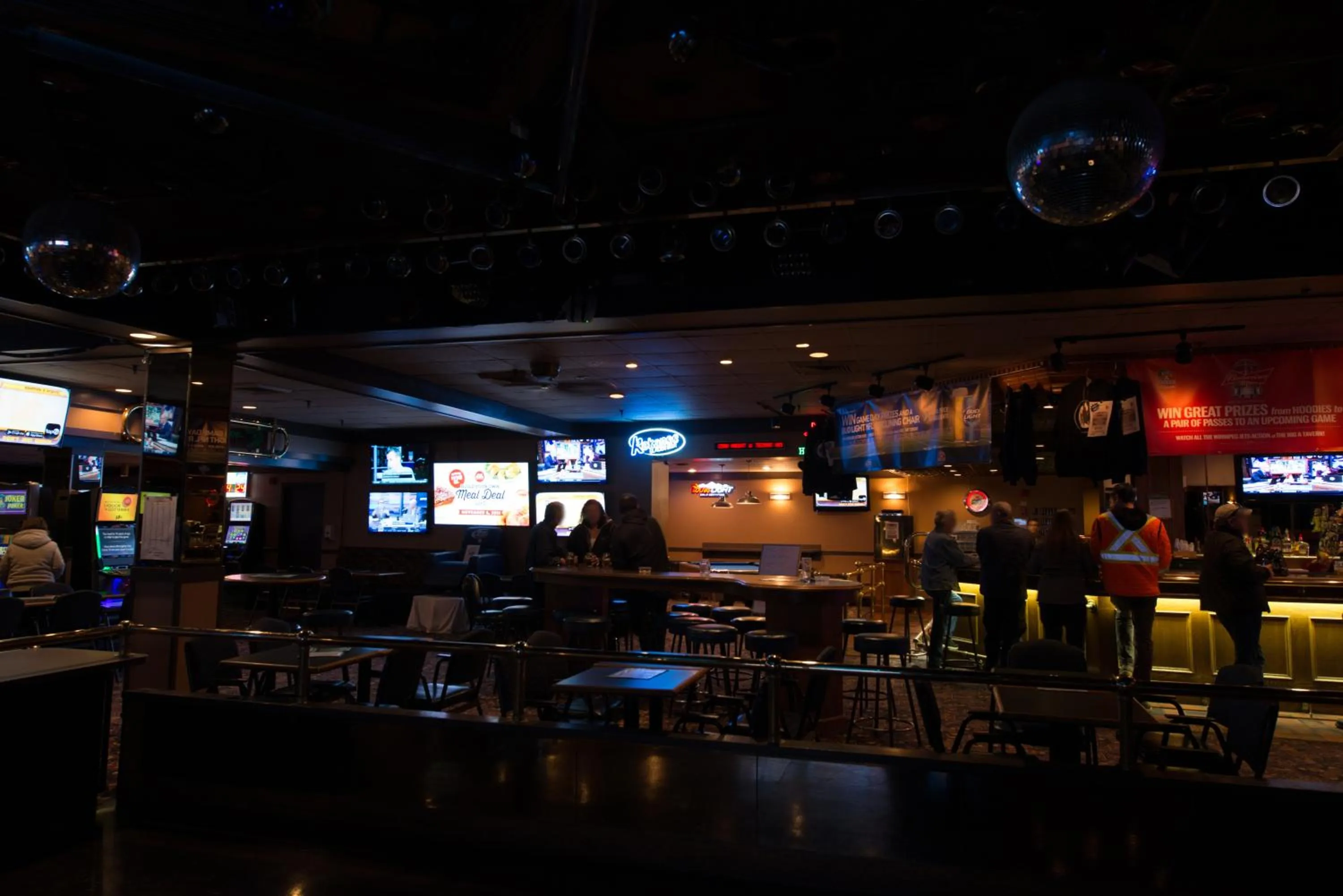 Lounge or bar in Assiniboine Gordon Inn on the Park