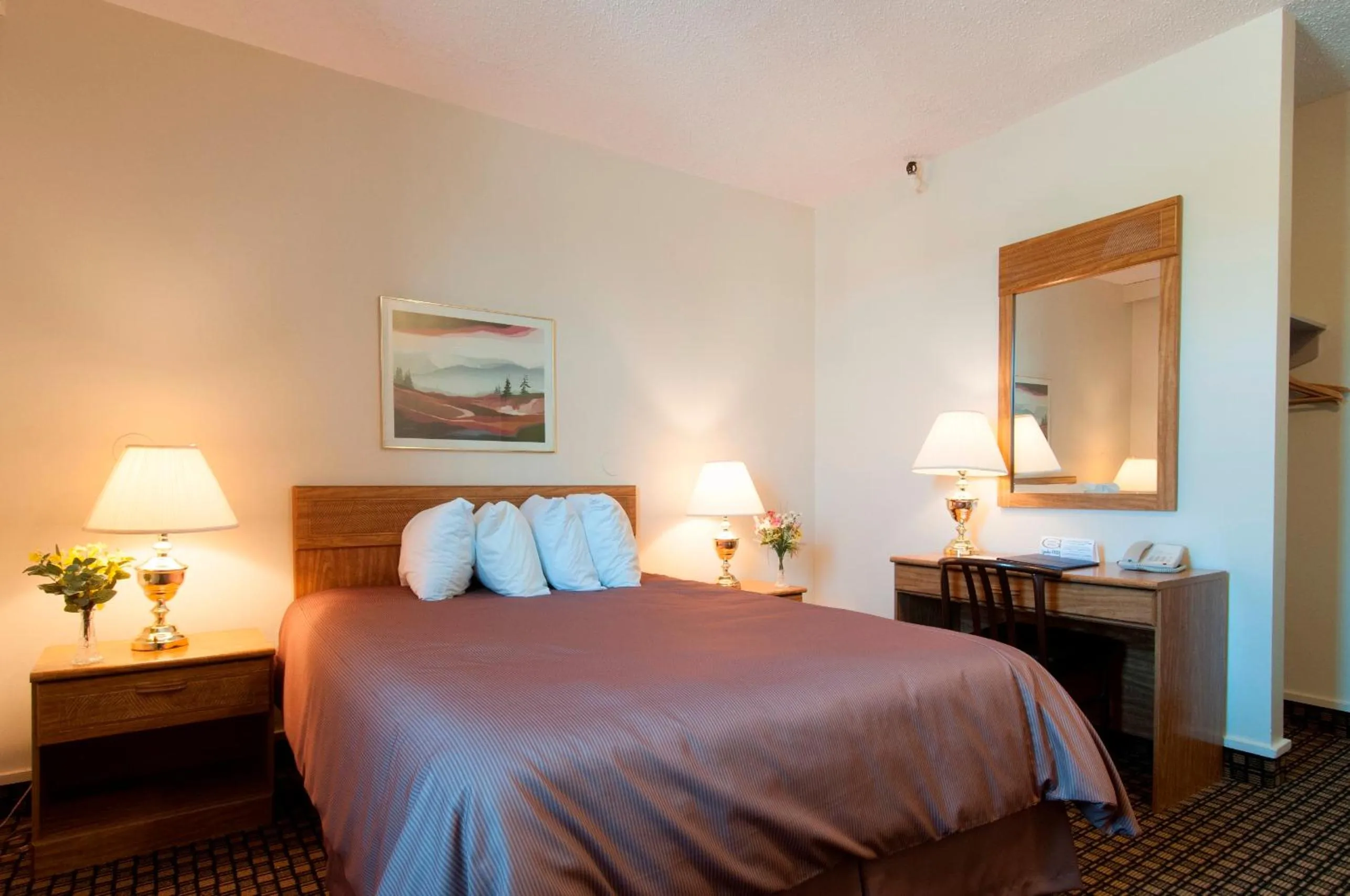 Photo of the whole room, Bed in Assiniboine Gordon Inn on the Park