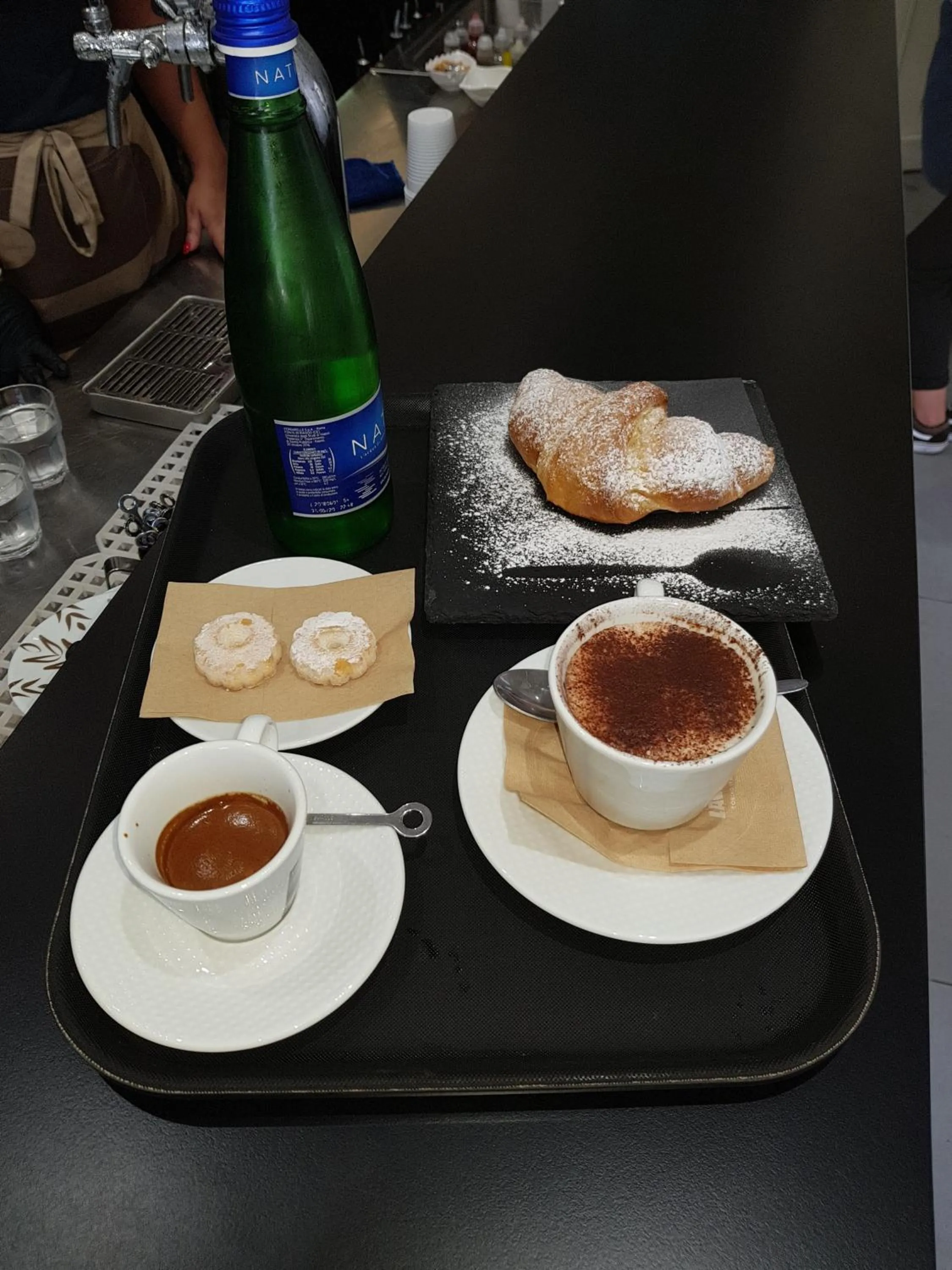 Food and drinks in B&B Vesuvius