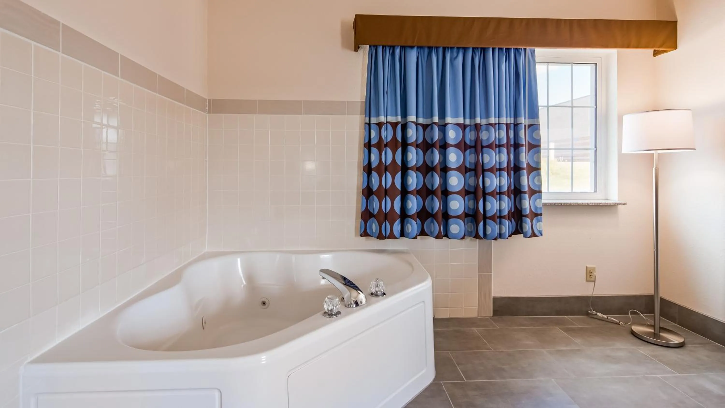 Hot Tub in Super 8 by Wyndham Neillsville WI