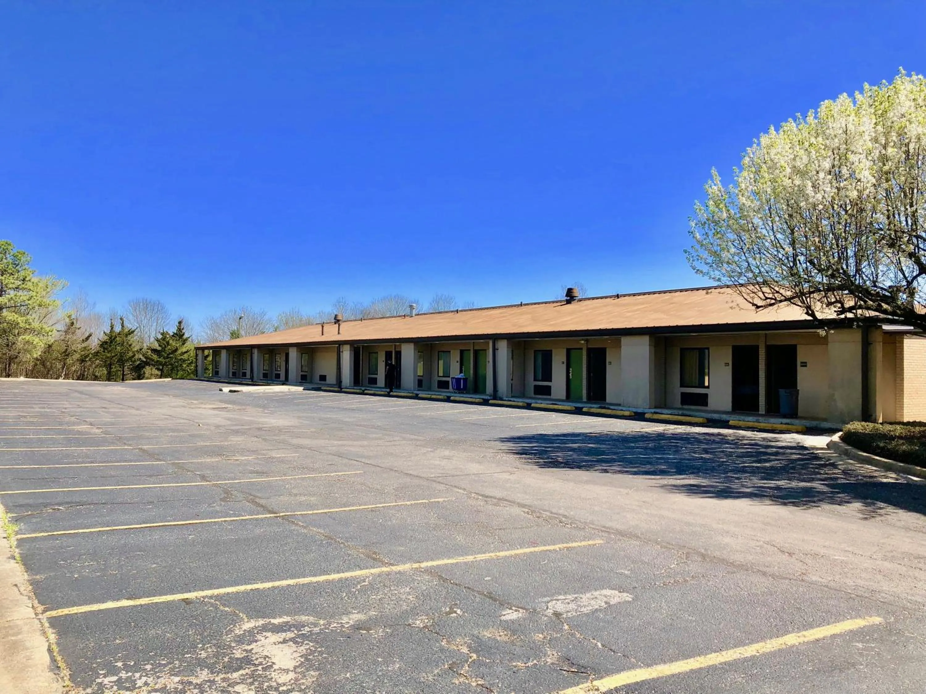 Property building in Super 8 by Wyndham Tupelo Airport
