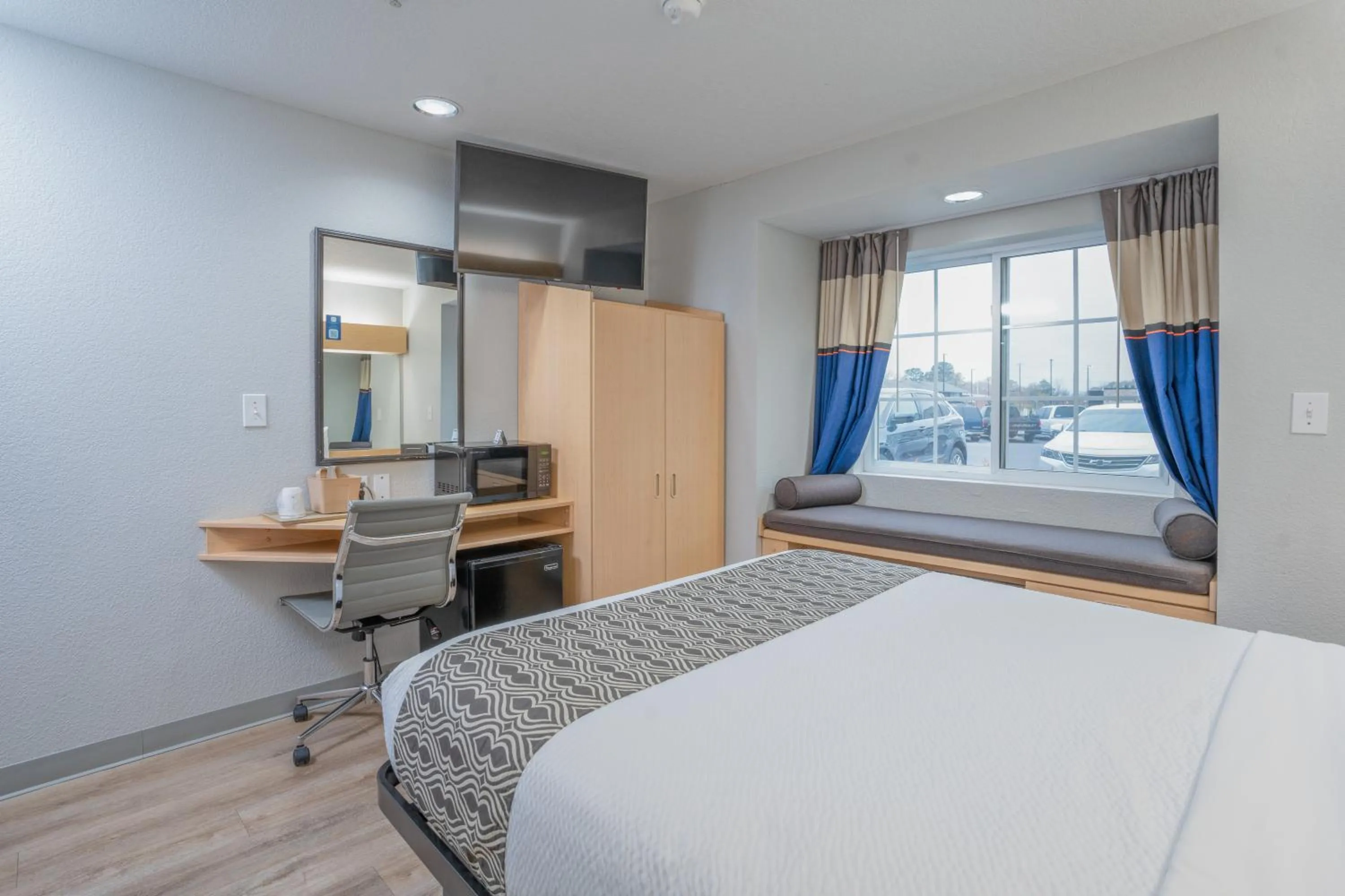 Bed in Microtel Inn & Suites by Wyndham Albertville