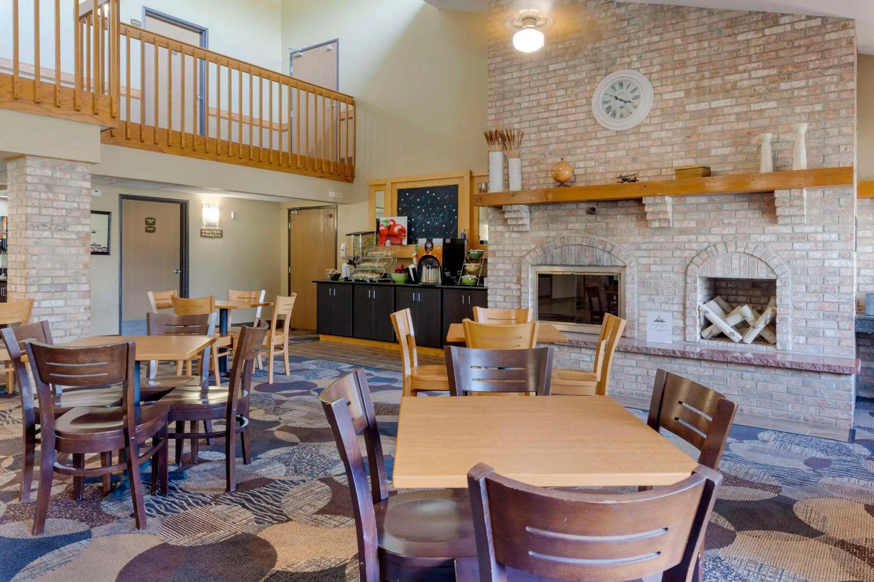 Breakfast in Quality Inn Oshkosh Aviation Park