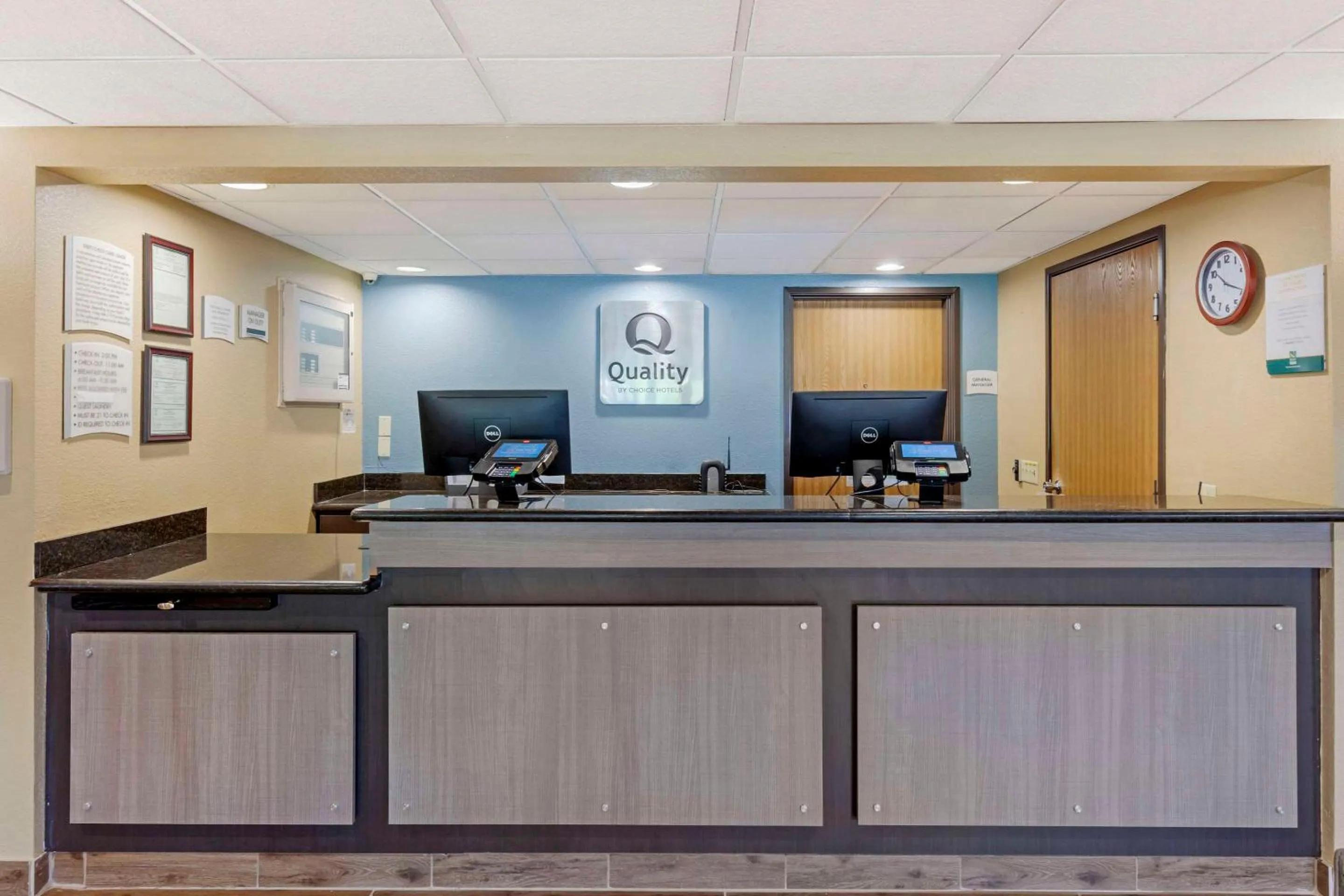 Lobby or reception in Quality Inn Oshkosh Aviation Park