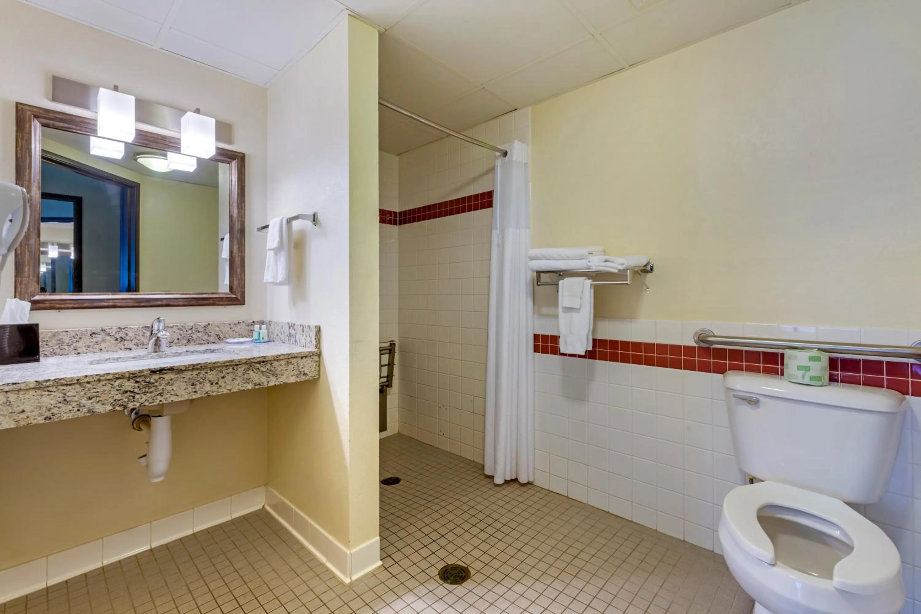 Quality Inn Oshkosh Aviation Park