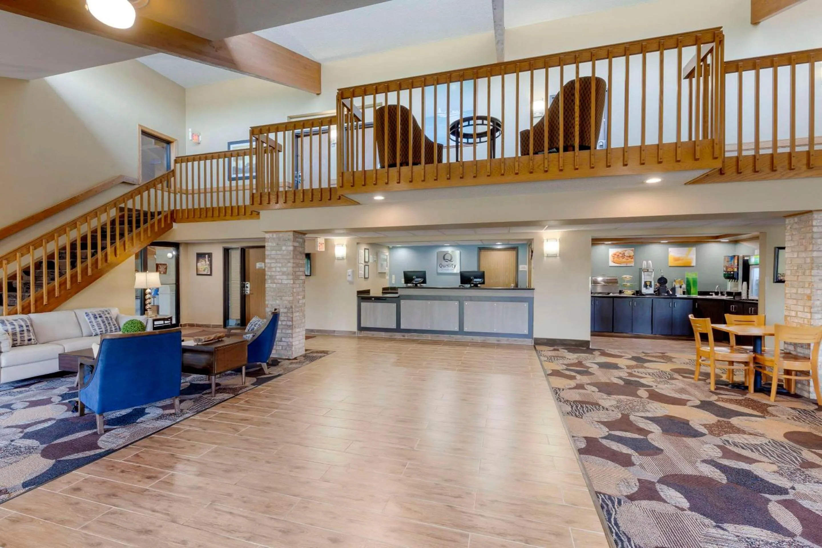 Lobby or reception in Quality Inn Oshkosh Aviation Park