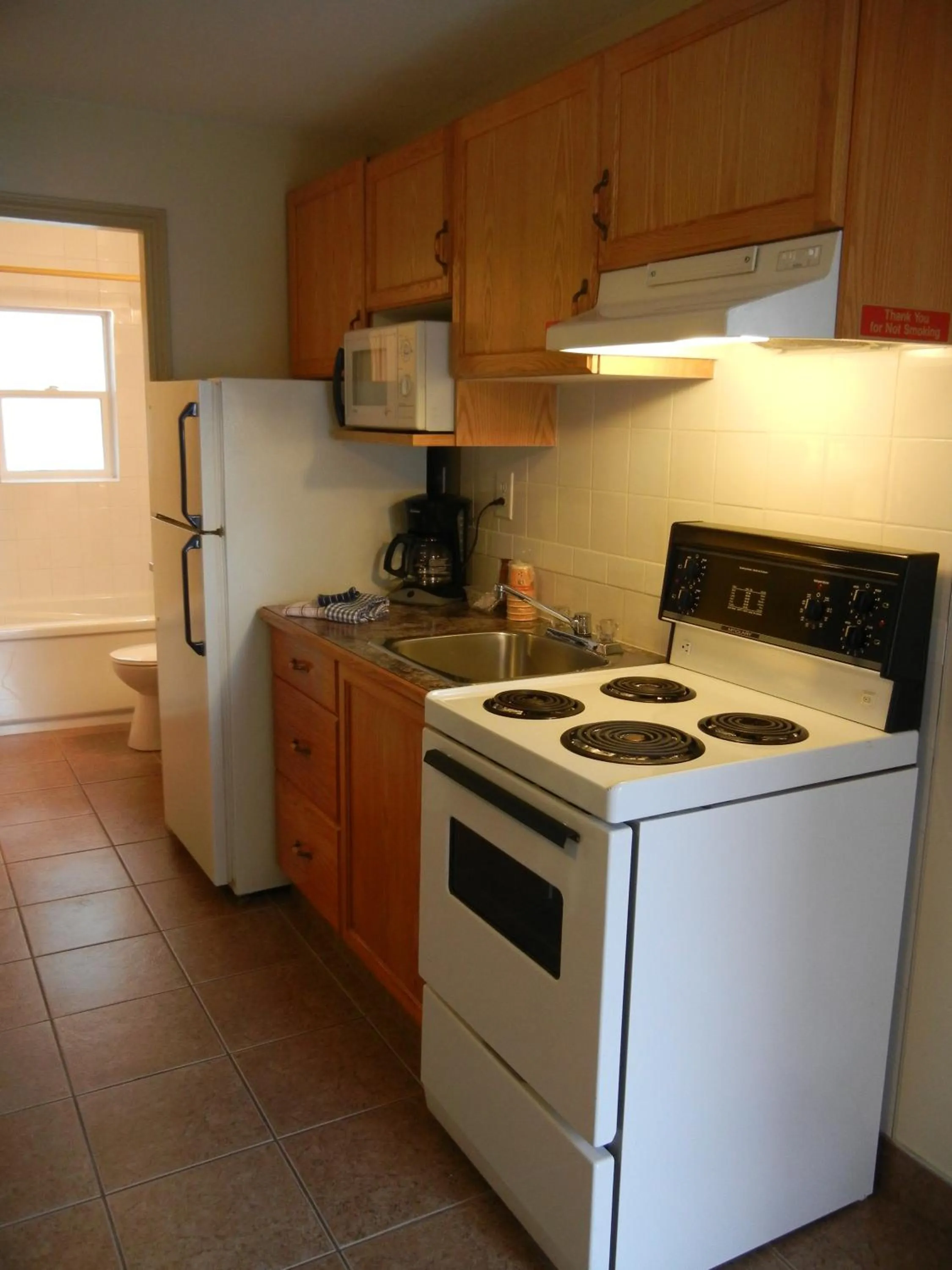 Kitchen or kitchenette in SlumberLodge Hotel