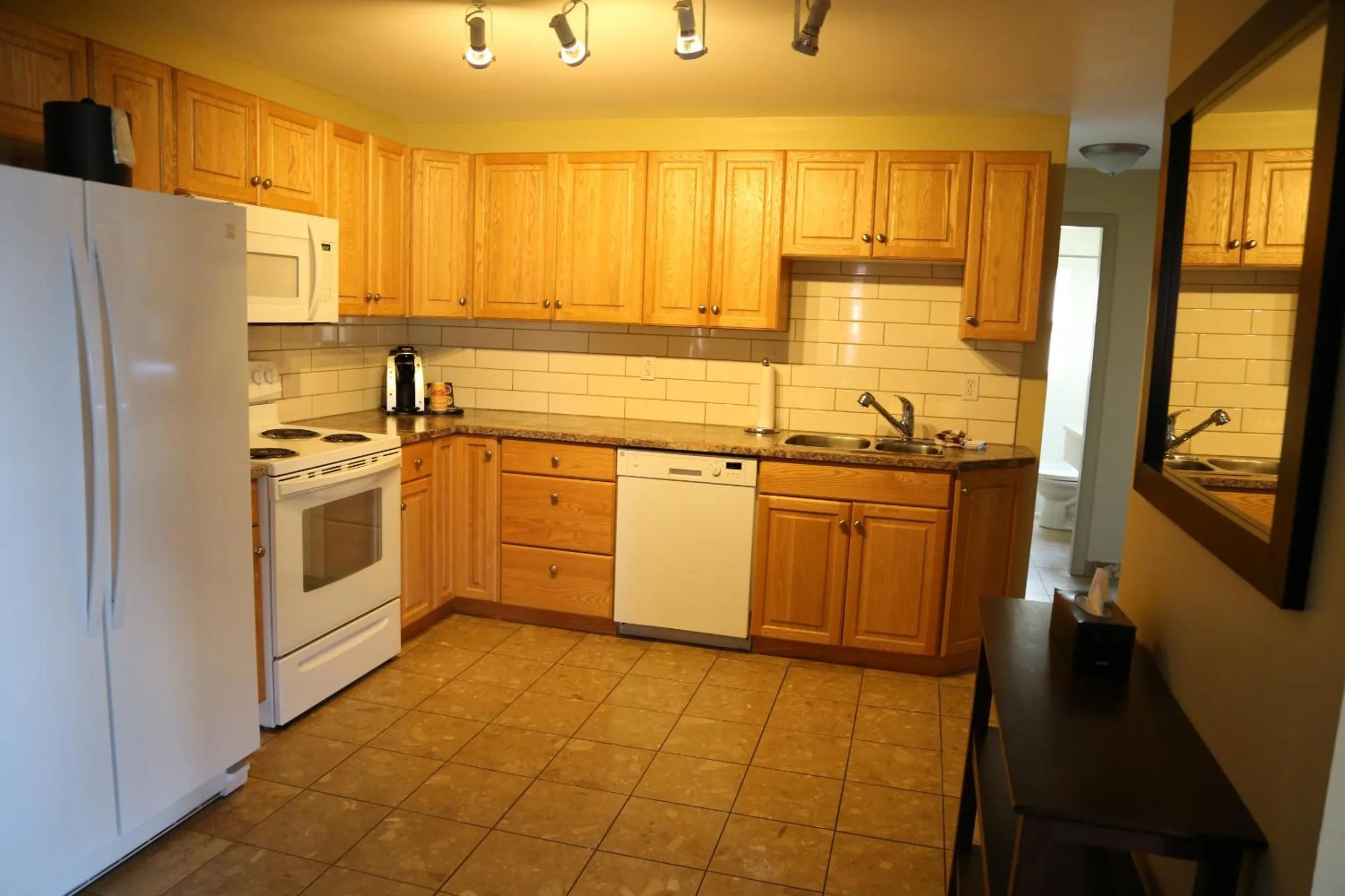 Kitchen or kitchenette in SlumberLodge Hotel