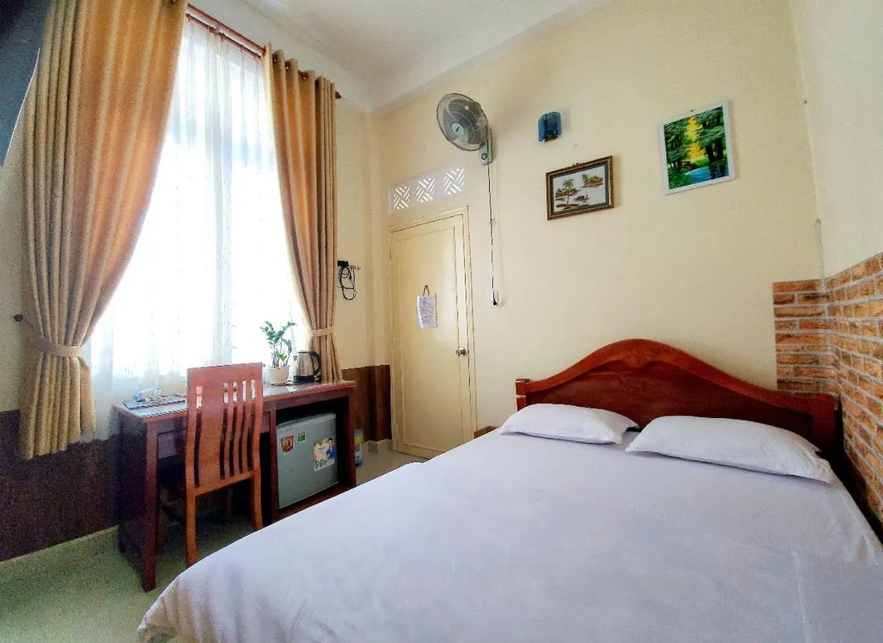 Quiet street view, Bed in Bình Đào Hotel - Khách sạn ngay trung tâm giá rẻ