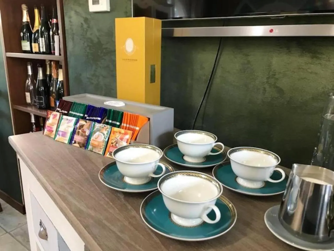 Coffee/tea facilities in Maison Petit Perlage B&B and Champagne