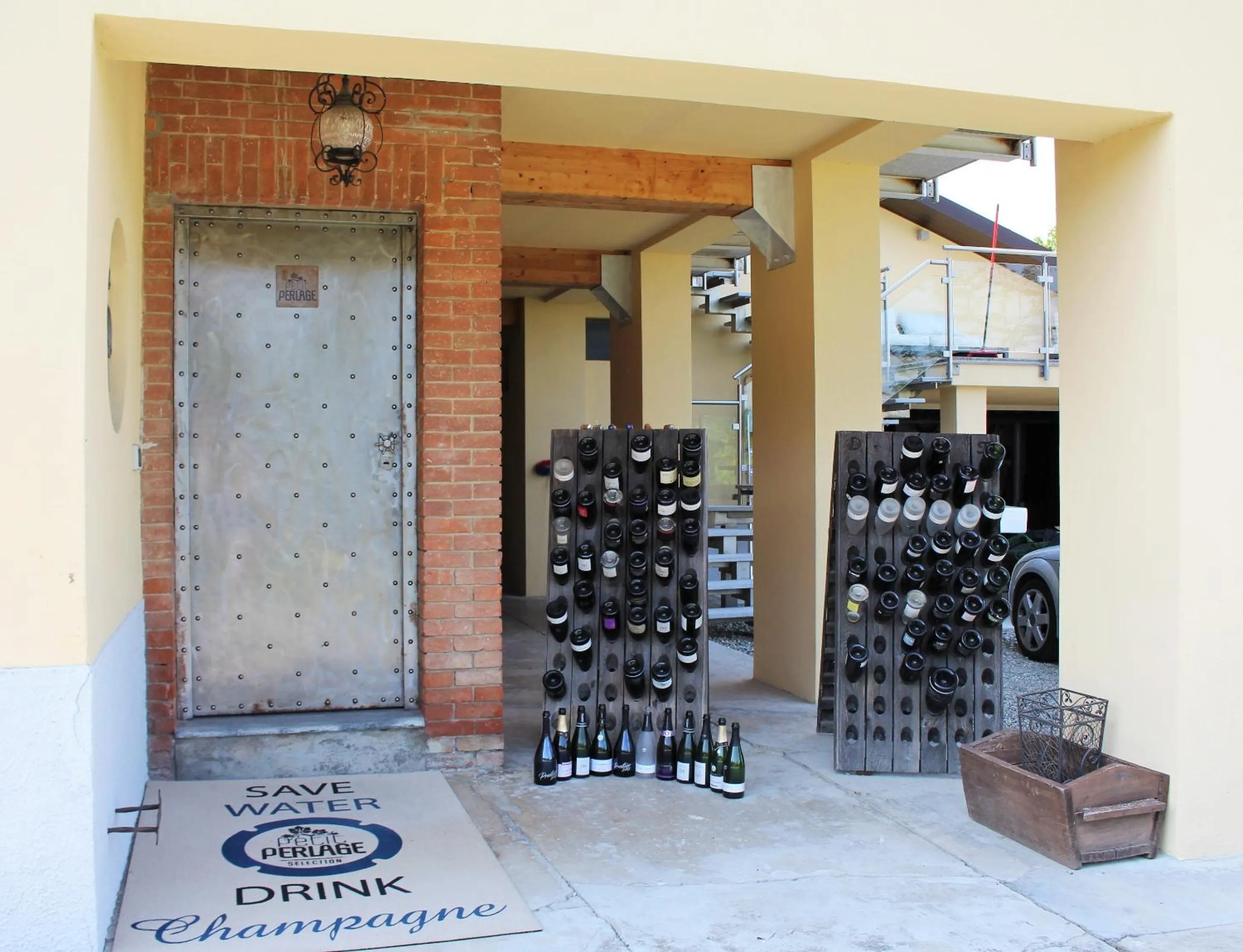 Property building in Maison Petit Perlage B&B and Champagne