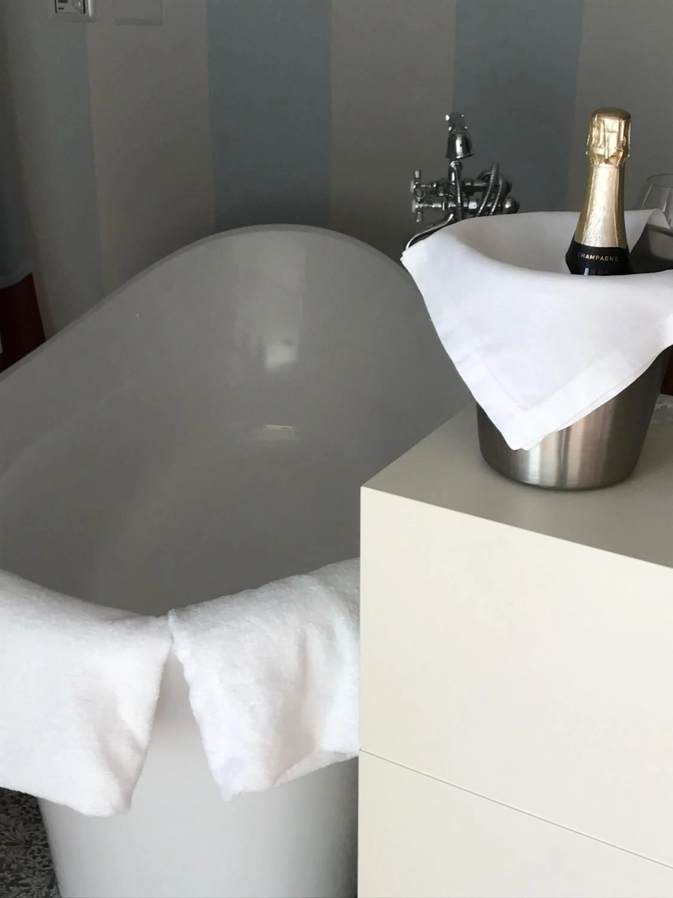 Food and drinks in Maison Petit Perlage B&B and Champagne