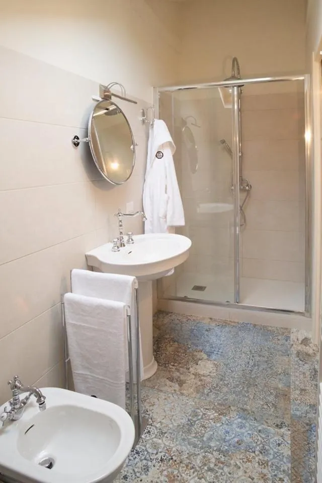 Bathroom in Maison Petit Perlage B&B and Champagne