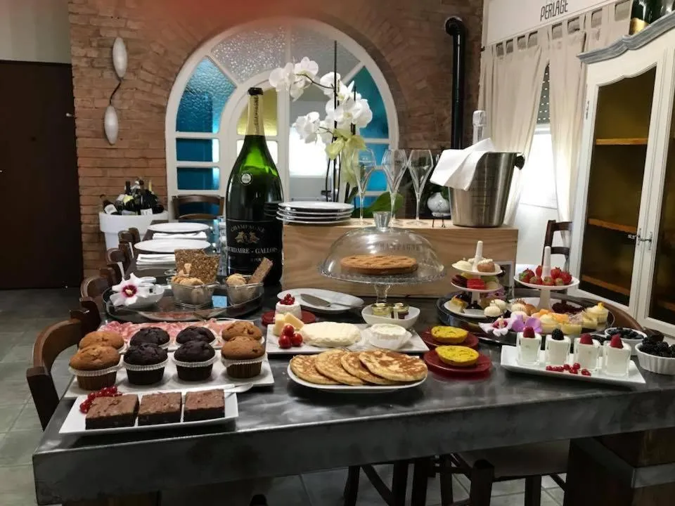 Food and drinks in Maison Petit Perlage B&B and Champagne