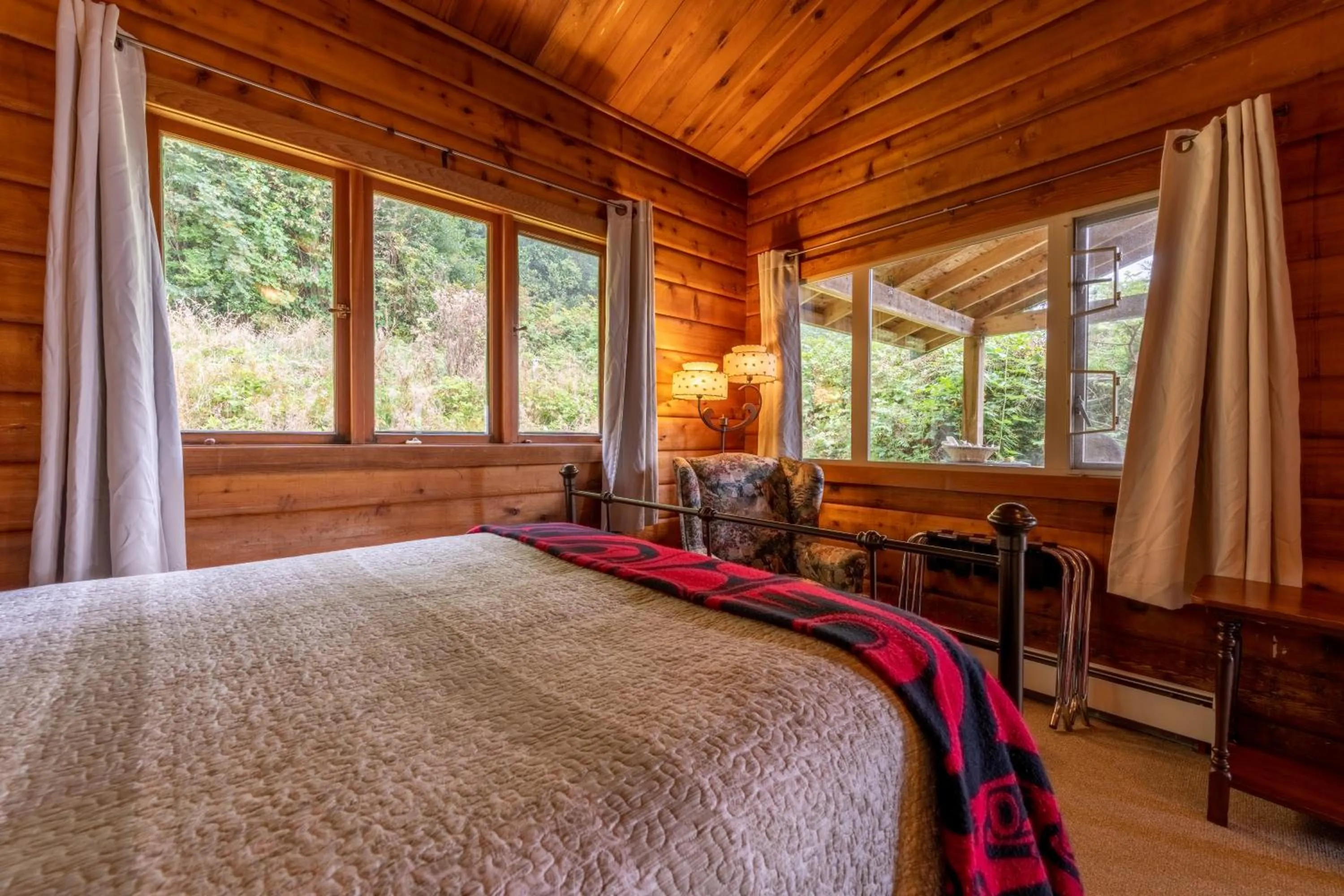 Bed in Alert Bay Lodge