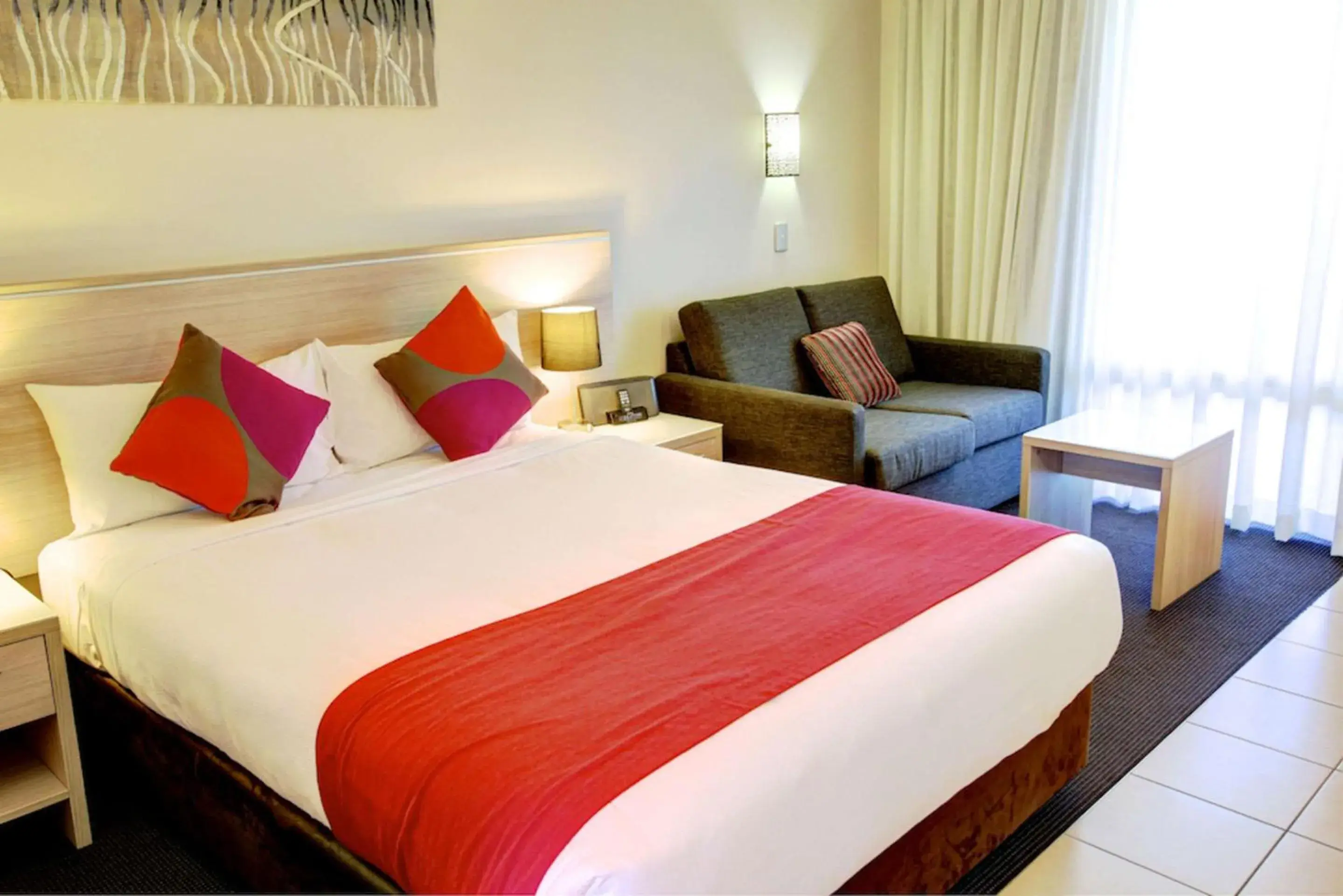 Hotel Style Queen Room in Quality Hotel City Centre Hotel Style Queen Room in Quality Hotel City Centre