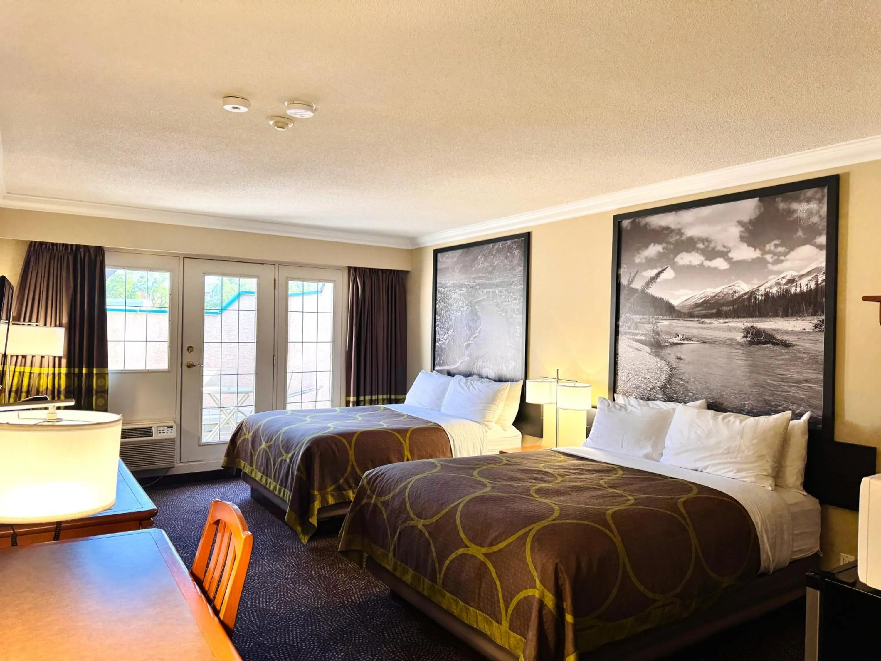 Bed in Super 8 by Wyndham Castlegar BC